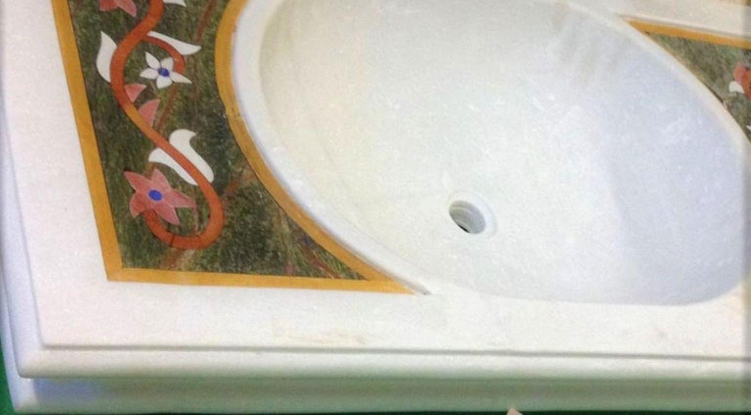 Klassischer Waschbeckenbasin mit Intarsien aus Marmorstein im Zustand „Gut“ im Angebot in Cranbrook, Kent