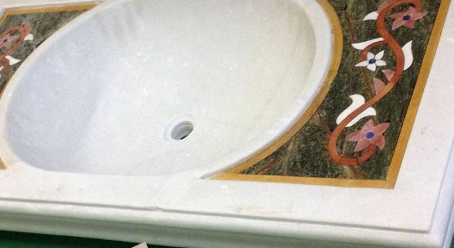 Classical Inlaid Marble Stone Sink Basin In Good Condition For Sale In Cranbrook, Kent