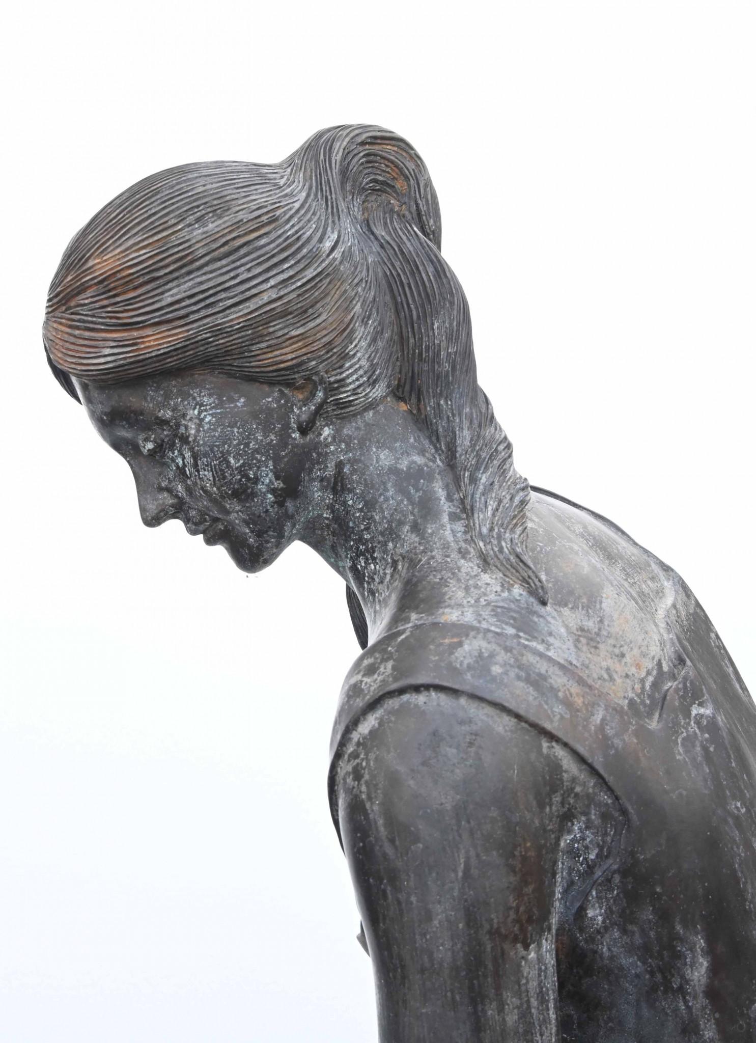 Classic Italian Bronze Water Maiden Statue Bucket Girl en vente 1