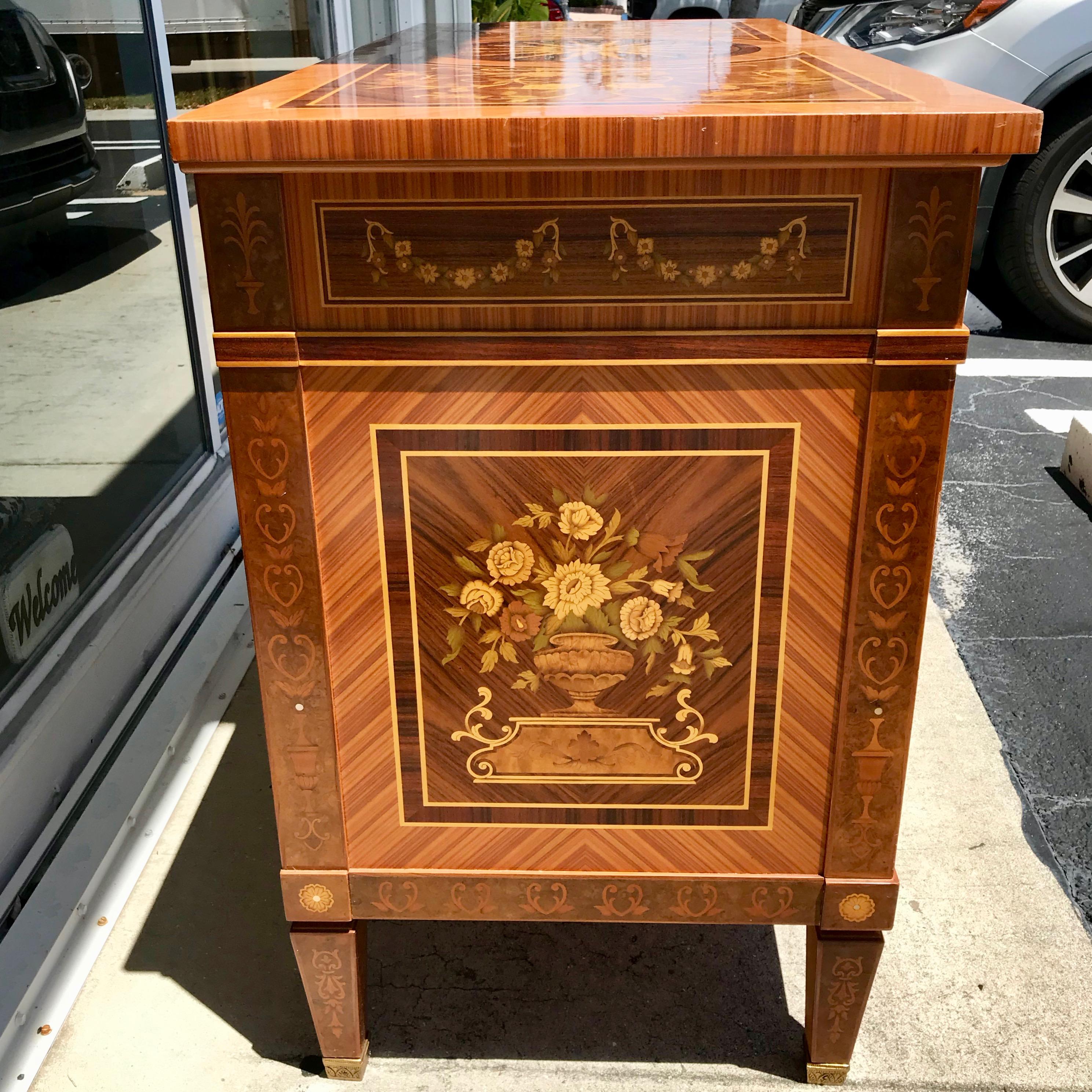 Classical Italian Inlaid Commode For Sale 1