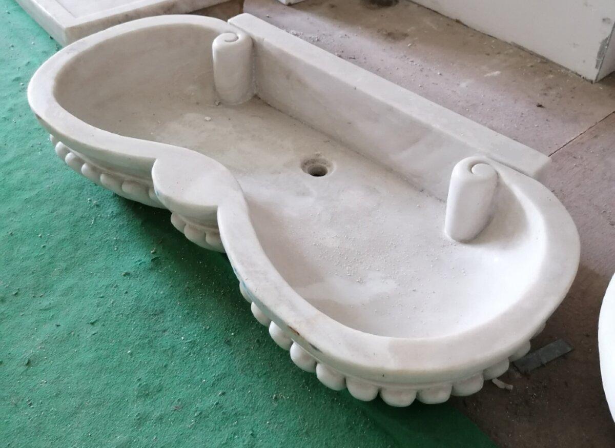 Classical Marble Carved Stone Sink Basin 3' In Good Condition In Cranbrook, Kent