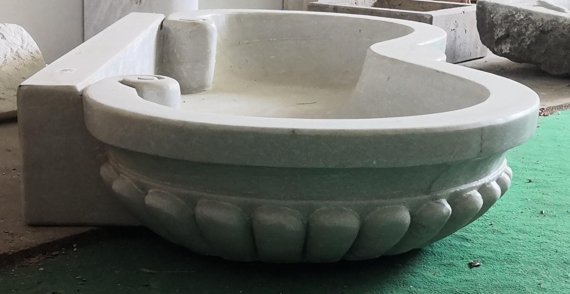 Evier classique en marbre sculpté Bon état - En vente à Cranbrook, Kent