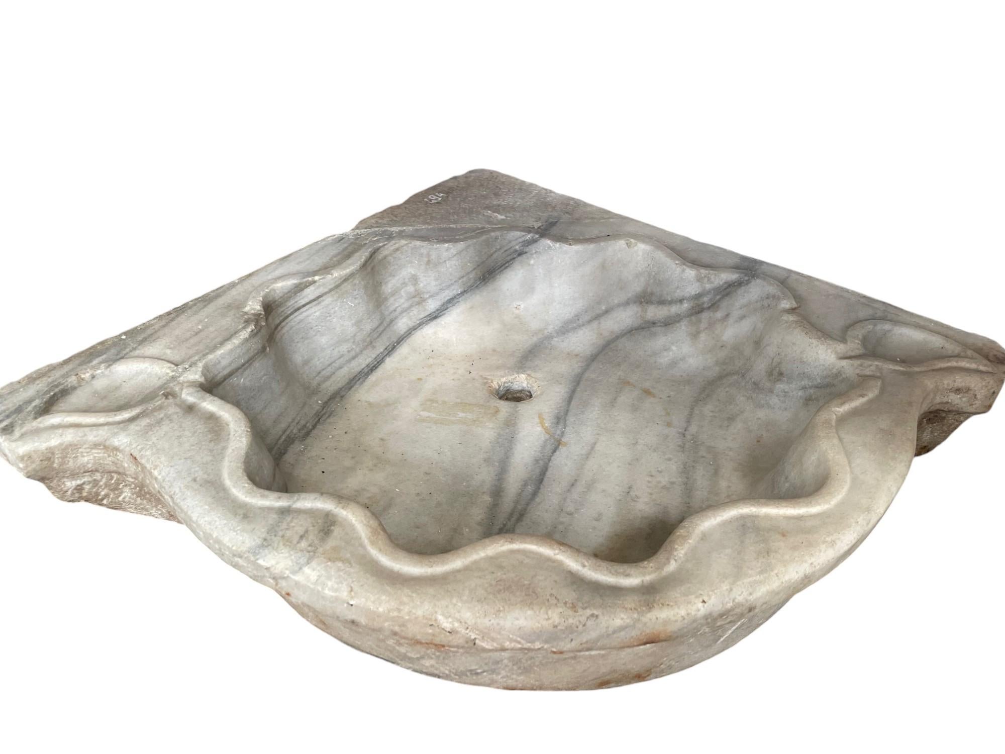 Classical Period Corner Marble Stone Sink
Outstanding rare item with carved detailed features
all original and unrestored

Width cm 67
Depth cm 53
Internal height cm 8
External height cm 13
Side cm 49