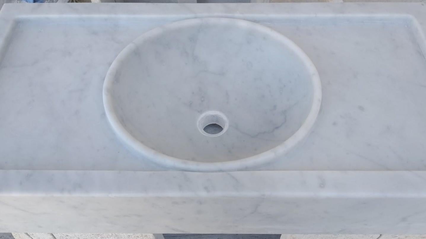 italien Cuvette d'évier en pierre marbrée classique en vente