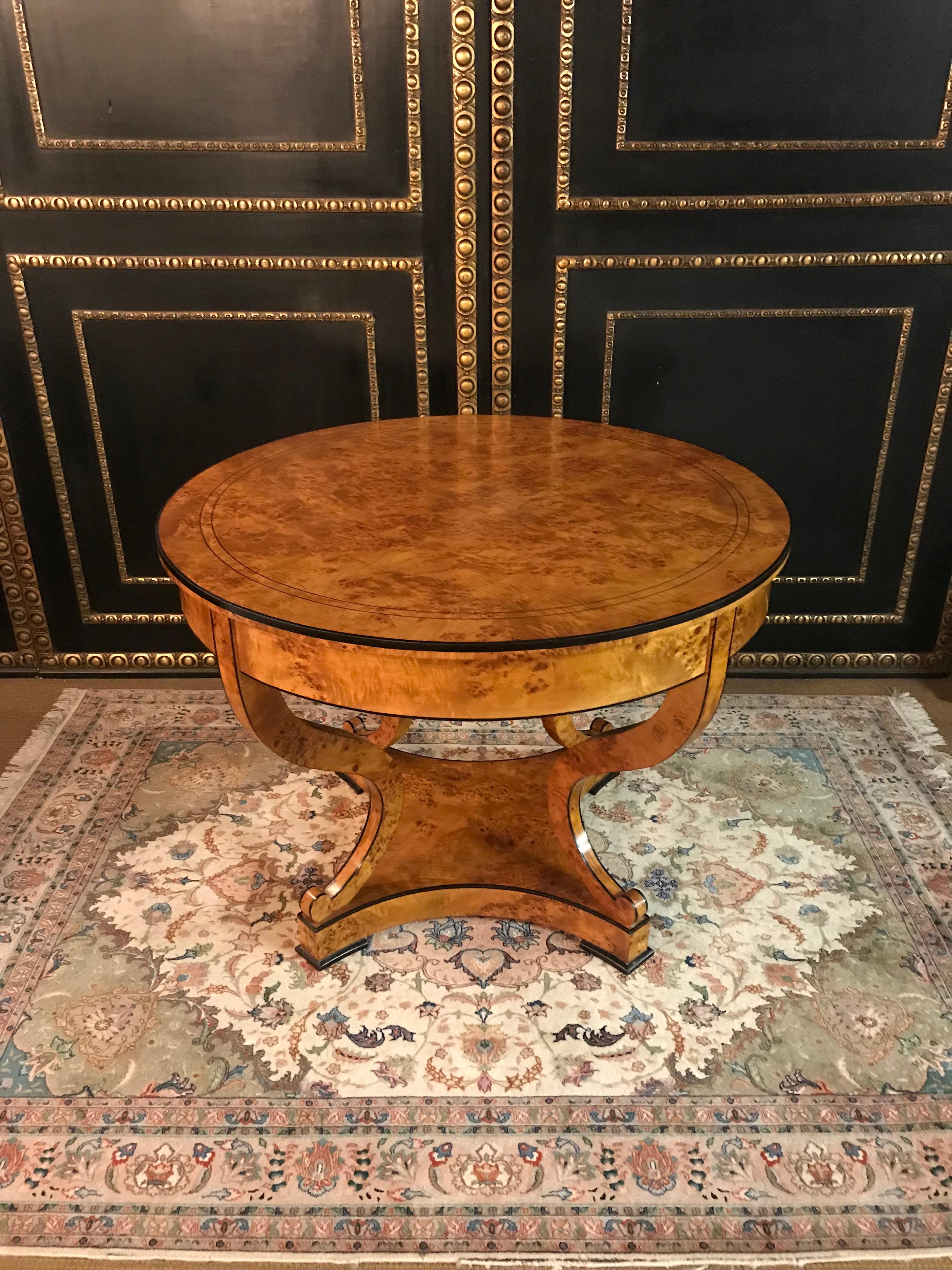 Highly valuable bird’s-eye maple veneer on solid pinewood bowed borders on
sabre-formed conical, tapered four edged legs. Four-sided retracted pedestal on
disc feet. Slender overlapping table platter.