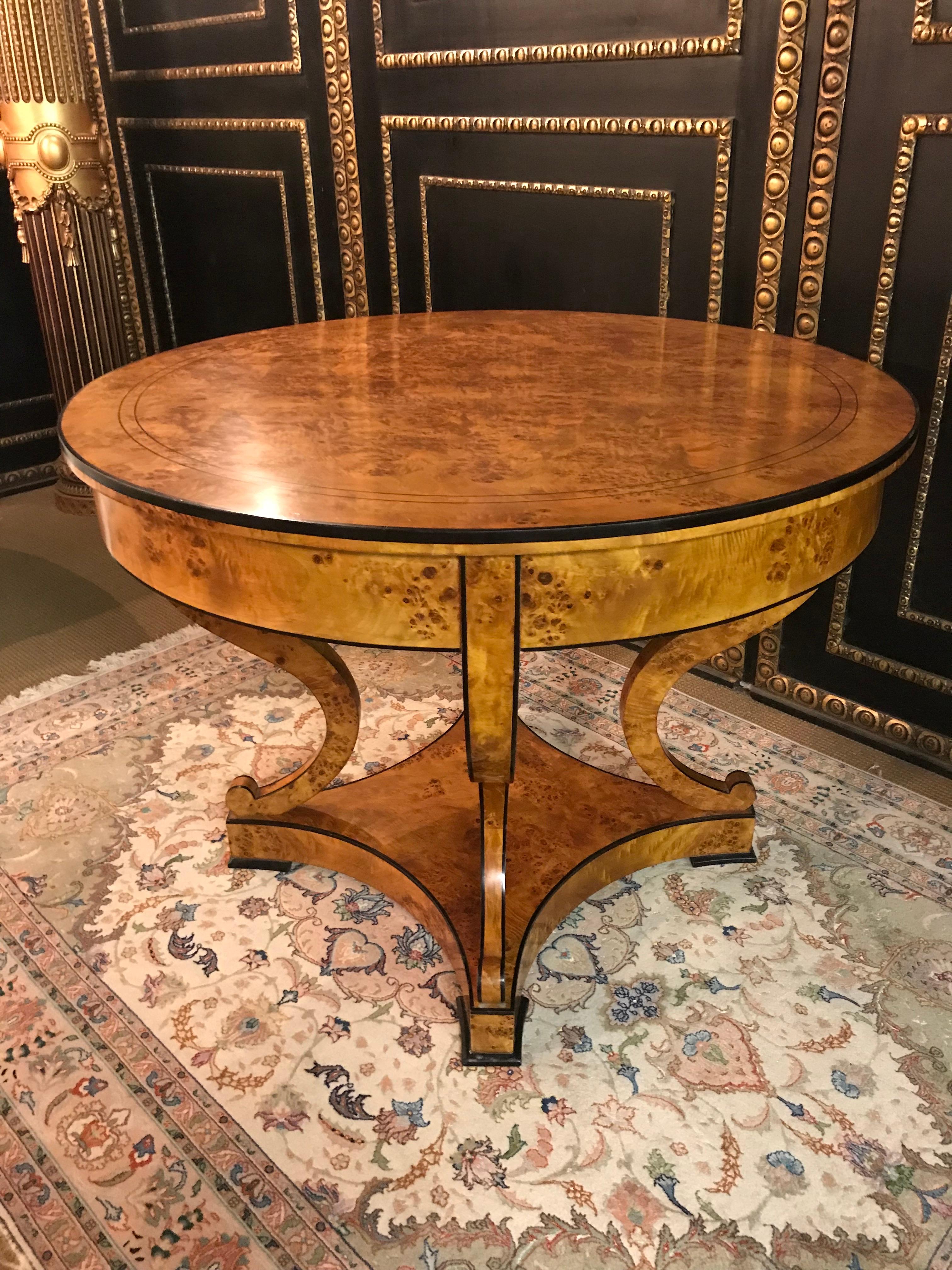 Veneer Classical Noble Table in antique South German Biedermeier Style Birdseye maple  For Sale