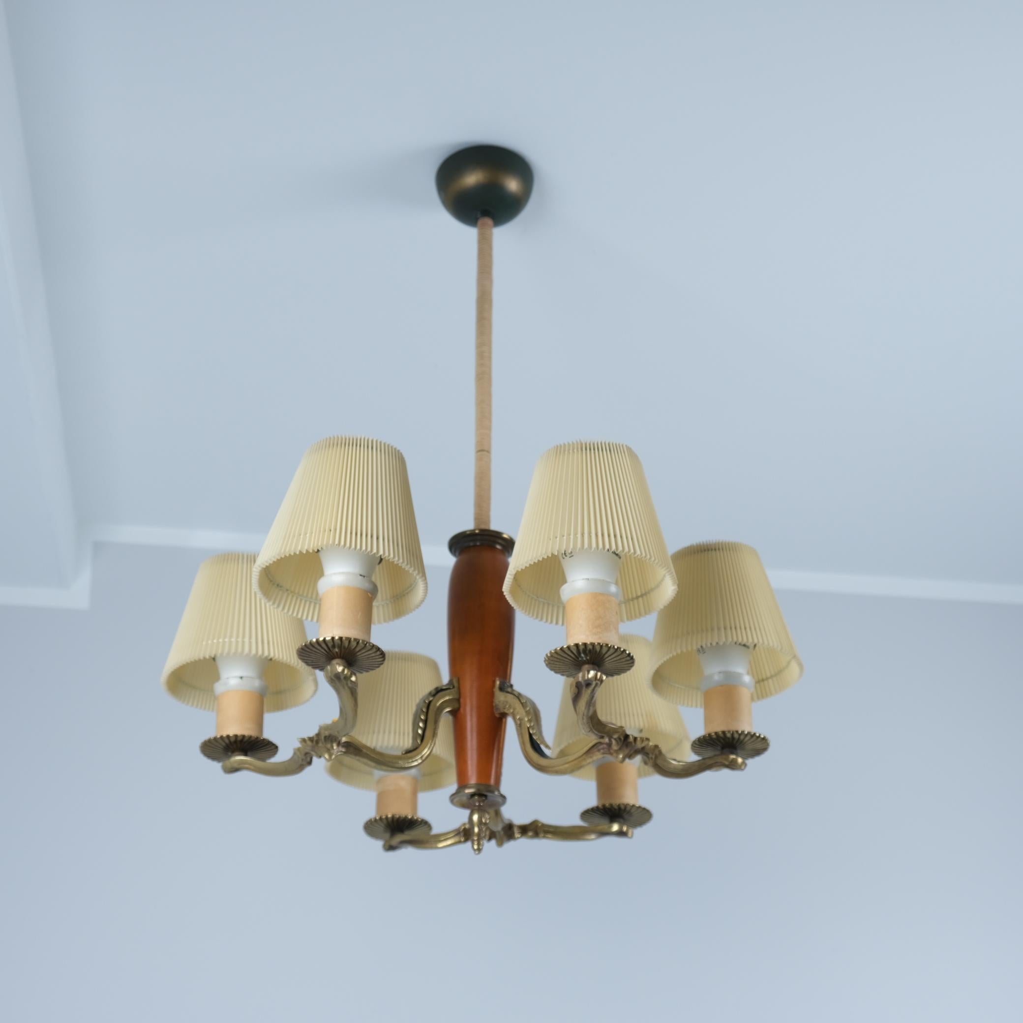 Klassische Paavo Tynell Pendelleuchte Model 1355 aus Messing, Saiten und Birke, Taito 1930s im Angebot 6