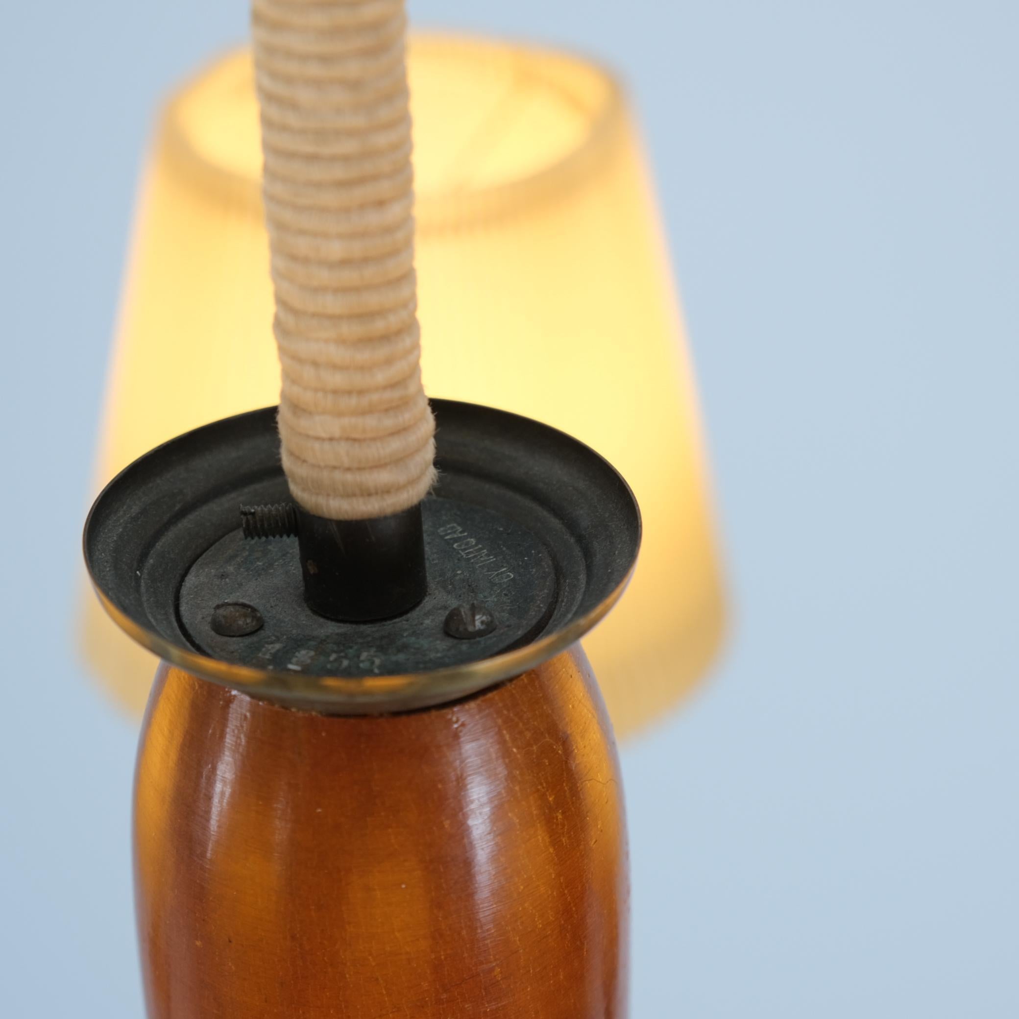 Klassische Paavo Tynell Pendelleuchte Model 1355 aus Messing, Saiten und Birke, Taito 1930s im Angebot 1