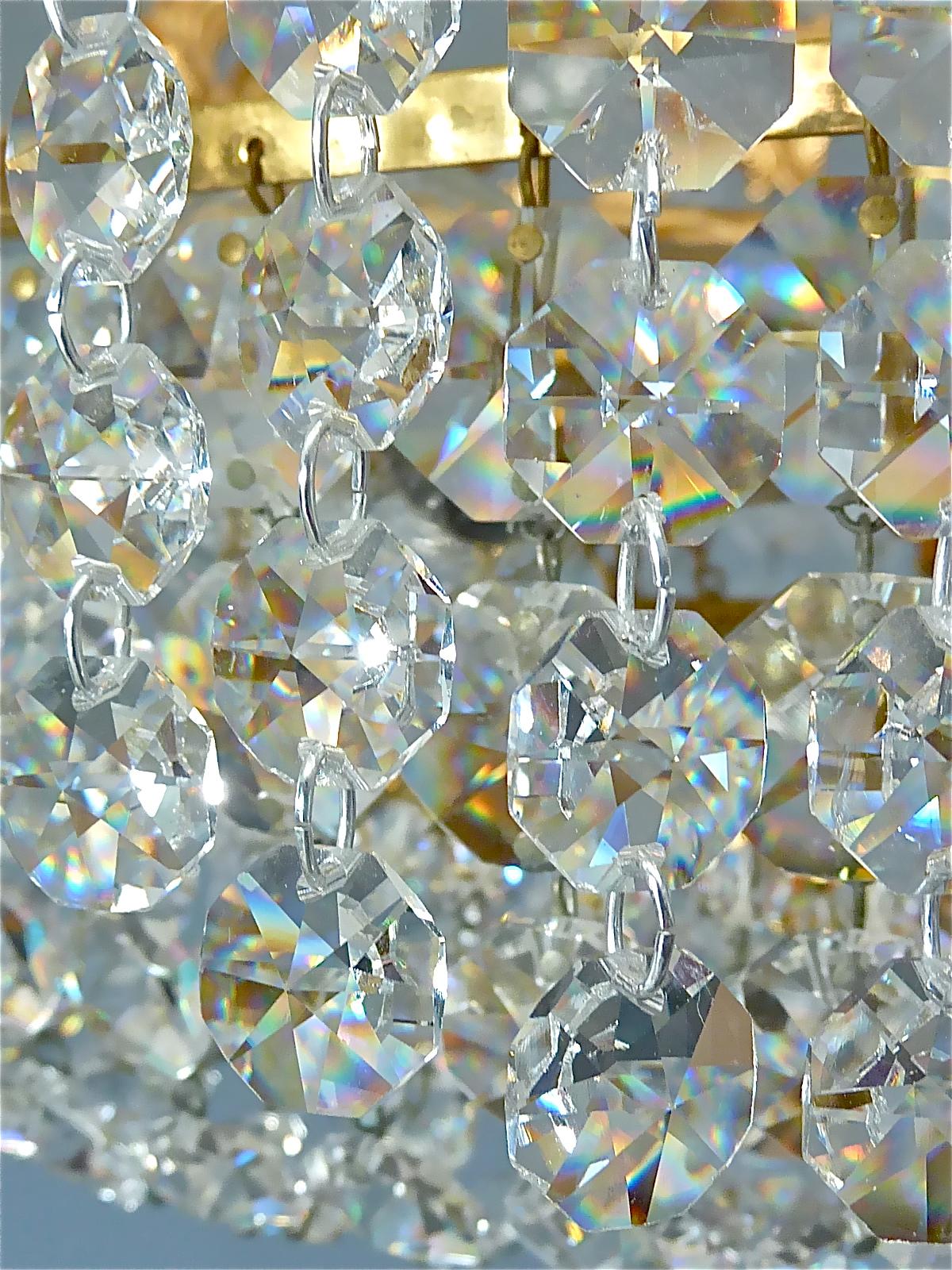 Klassischer Palwa-Kronleuchter aus vergoldetem Messing und facettiertem Kristallglas im Rokoko-Stil, 1960er Jahre  im Angebot 7