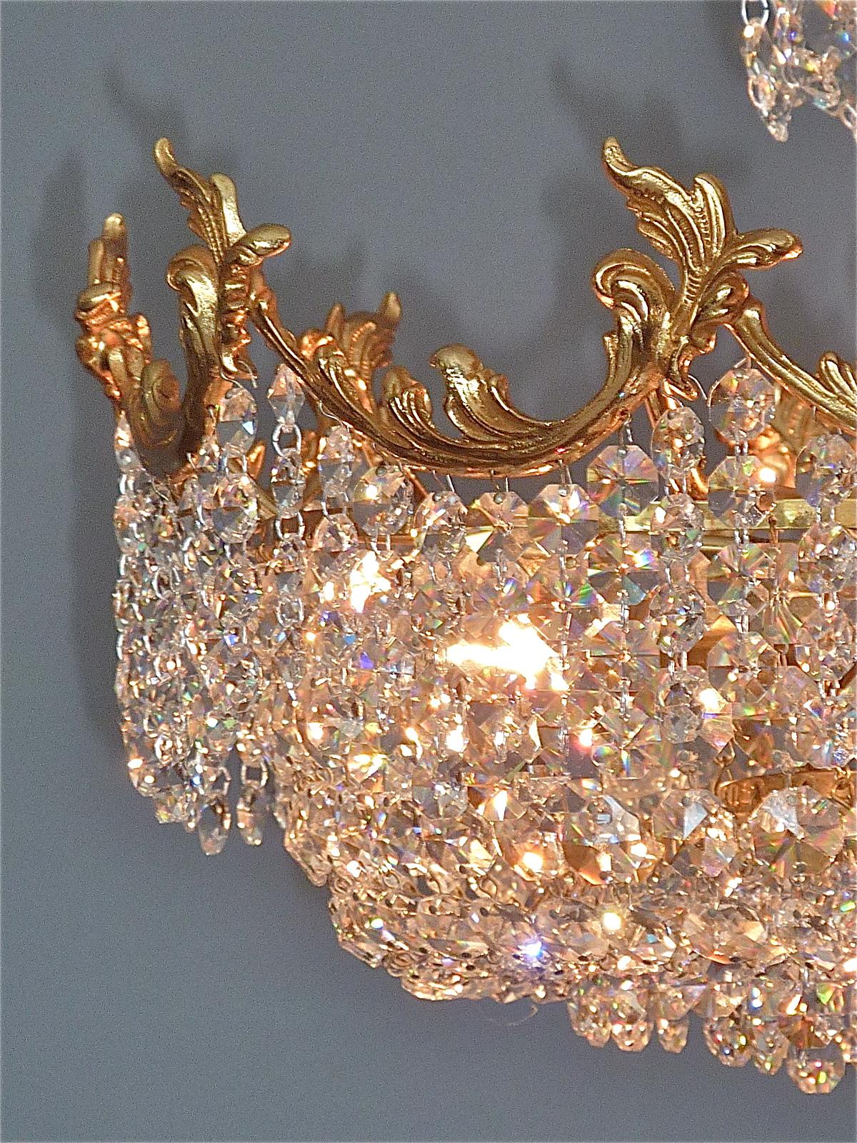 Klassischer Palwa-Kronleuchter aus vergoldetem Messing und facettiertem Kristallglas im Rokoko-Stil, 1960er Jahre  im Angebot 8