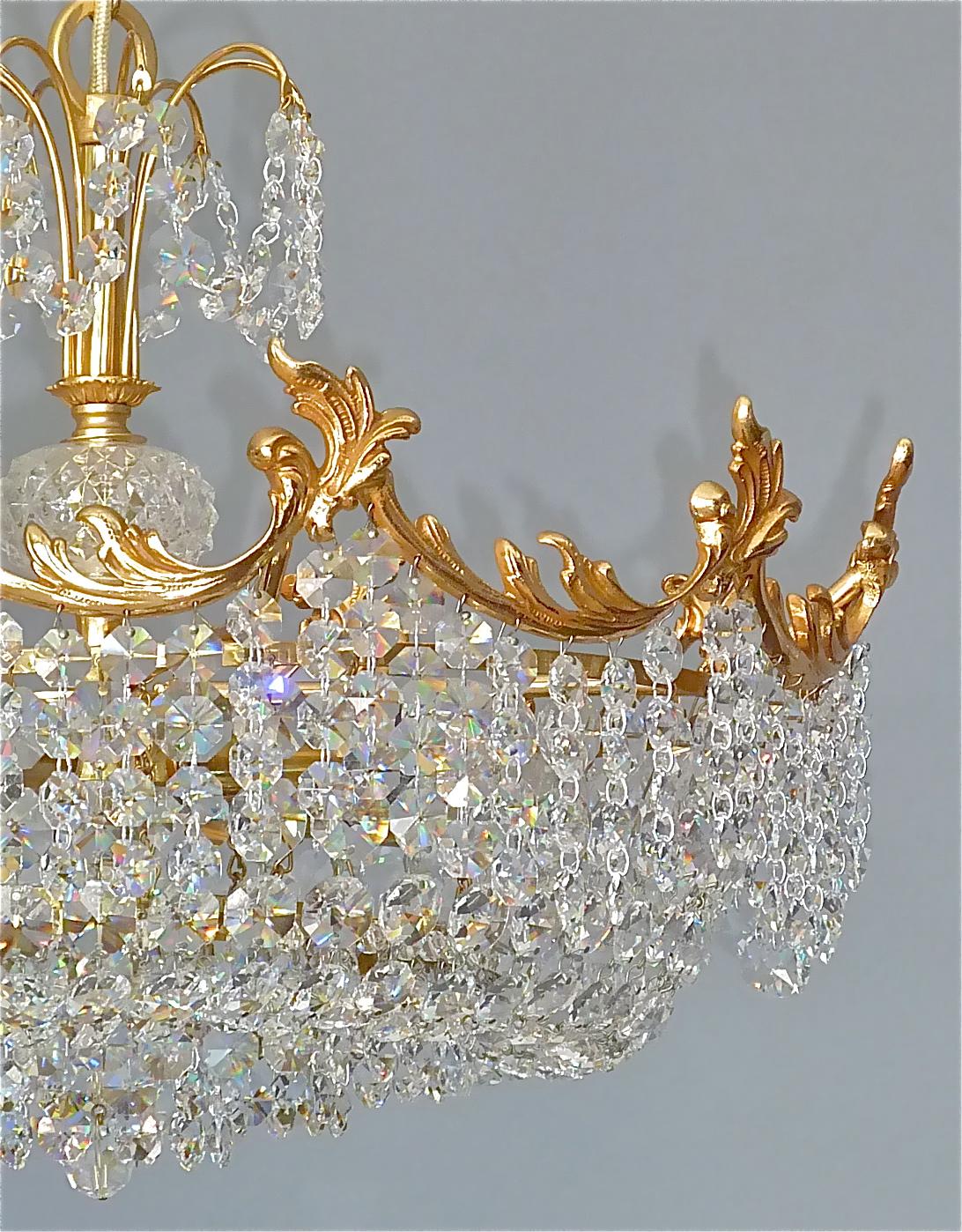 Classical Palwa Chandelier Gilt Brass Faceted Crystal Glass, 1960s Rococo Style  In Good Condition For Sale In Nierstein am Rhein, DE