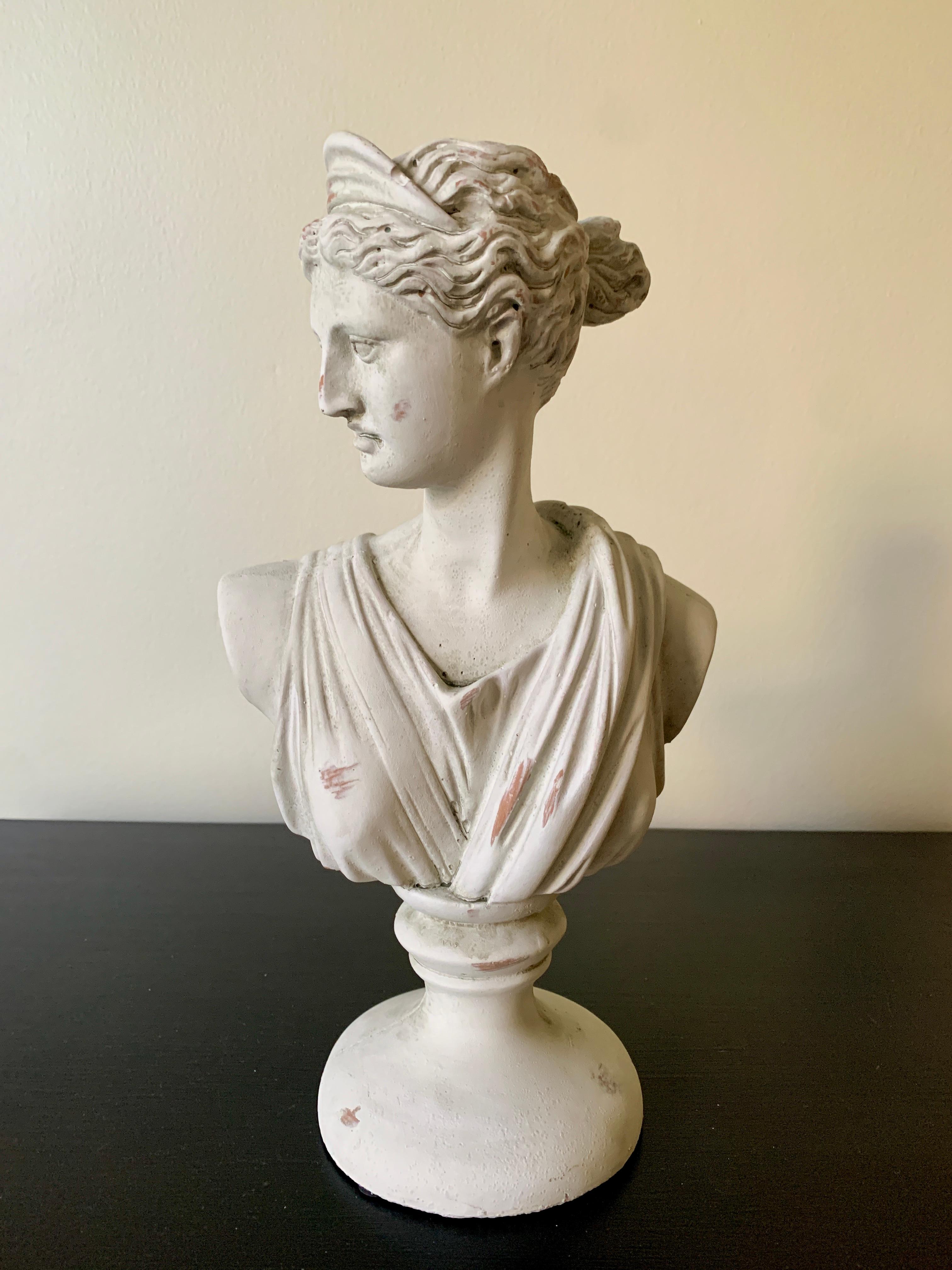 A gorgeous cast plaster Neoclassical Grand Tour style female head bust of Diana the Huntress goddess sculpture

USA, 21st Century

Measures: 8