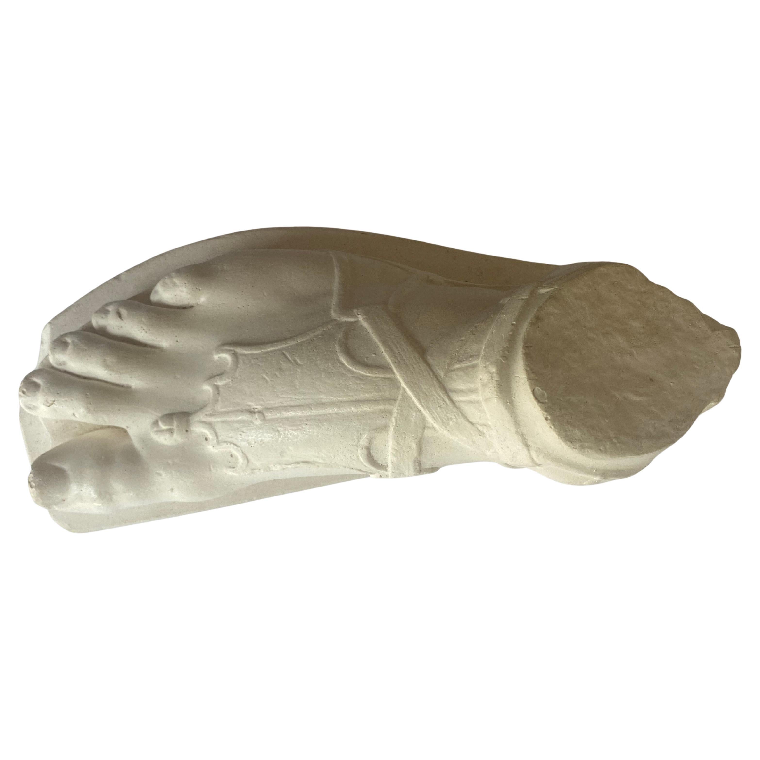 Klassische Hermes-Fußskulptur aus Gips von D. Brucciani & Co, London im Zustand „Gut“ im Angebot in Lambertville, NJ