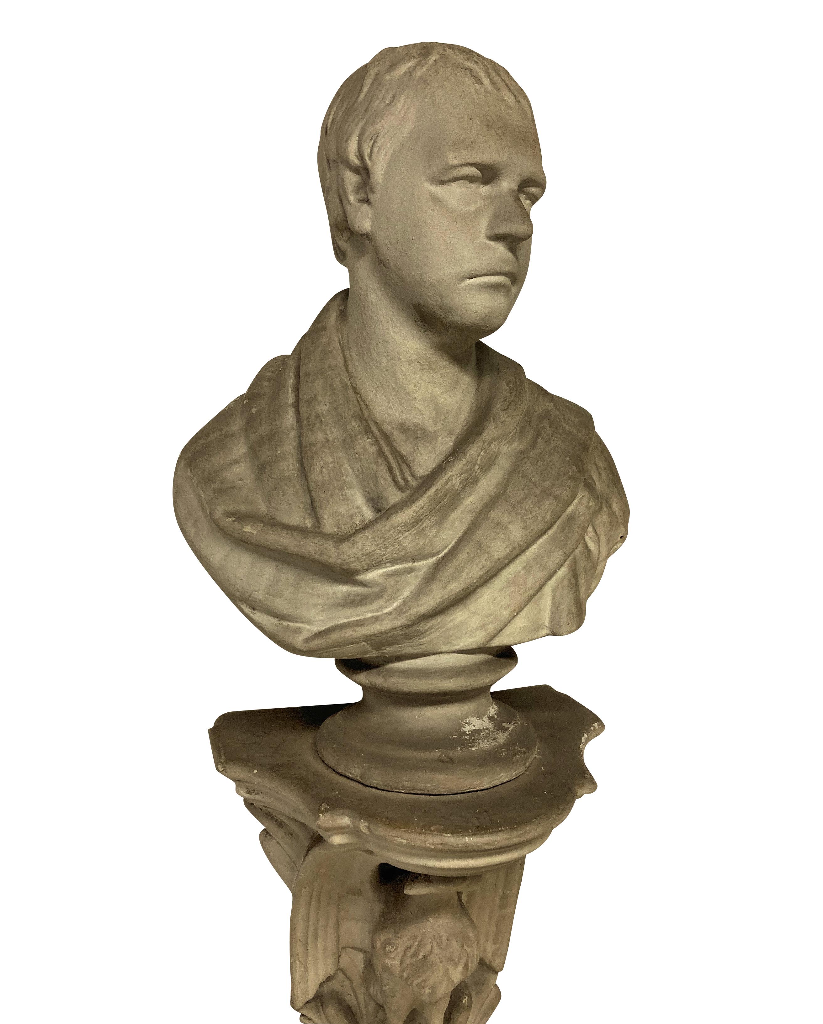 Apogée victorien Buste de bibliothèque classique en plâtre sur support en vente