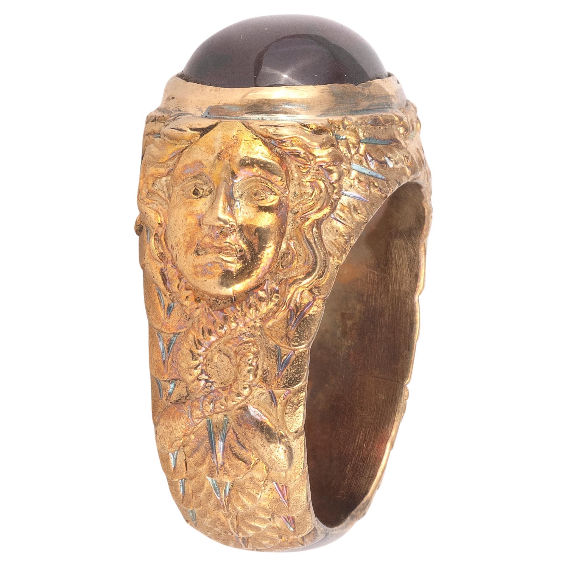 Classical Revival Cabochon Garnet And 18k Gold Ring In Excellent Condition In Firenze, IT