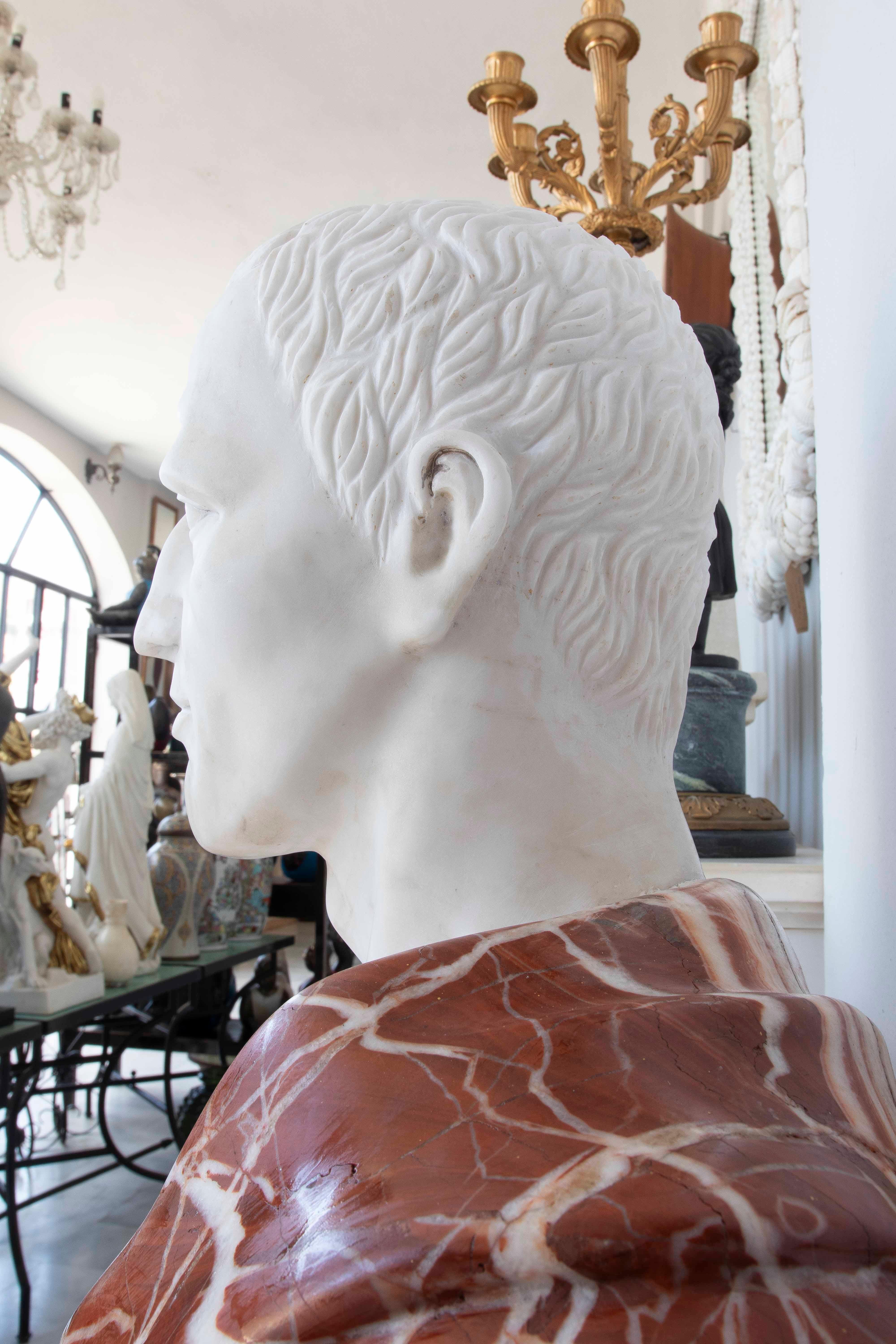 Klassische römische Büste aus weißem Marmor und rotem Onyx - Skulptur im kaiserlichen Stil im Angebot 4