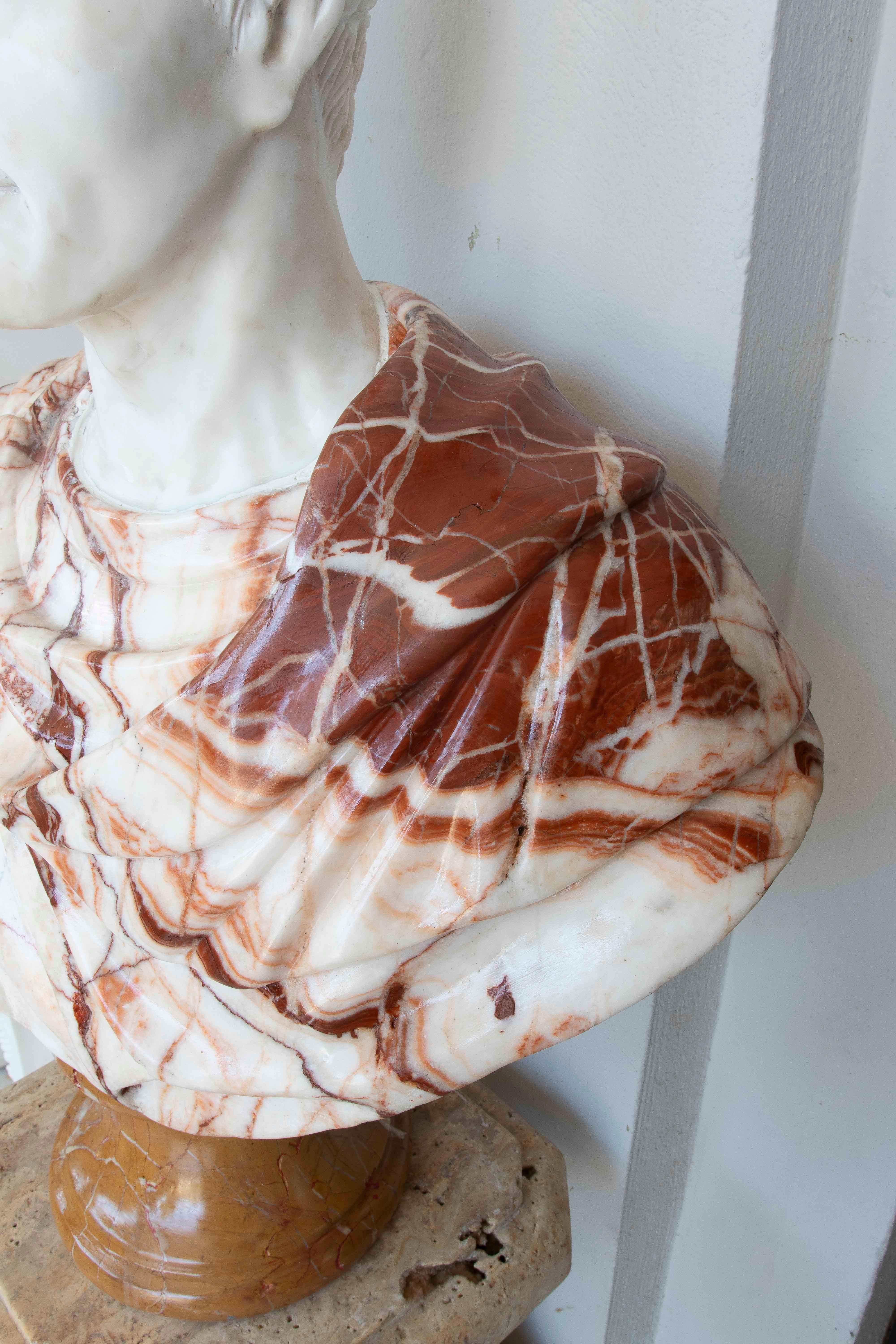 Klassische römische Büste aus weißem Marmor und rotem Onyx - Skulptur im kaiserlichen Stil (20. Jahrhundert) im Angebot