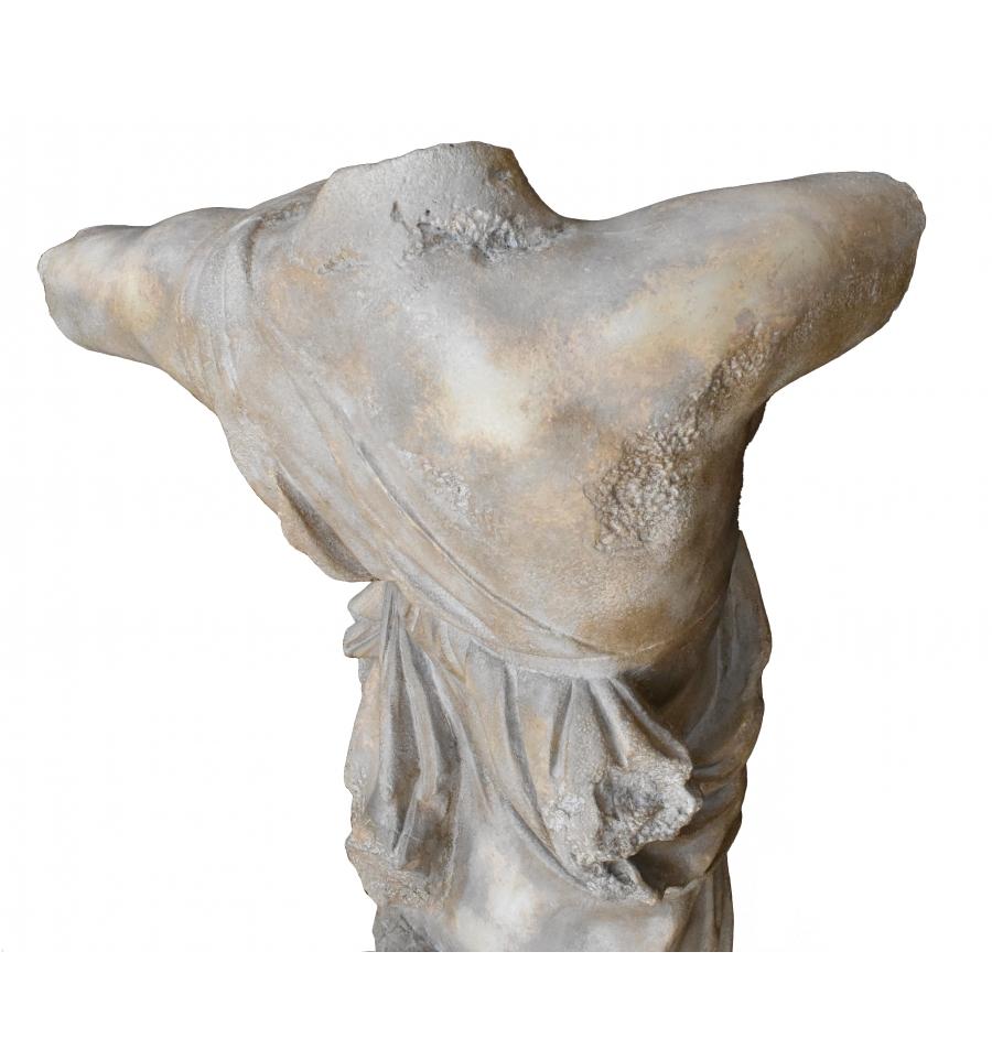 Classical Roman Female Dancing Torso in Resin Imitating Marble on Iron Pedestal In Good Condition In Marbella, ES