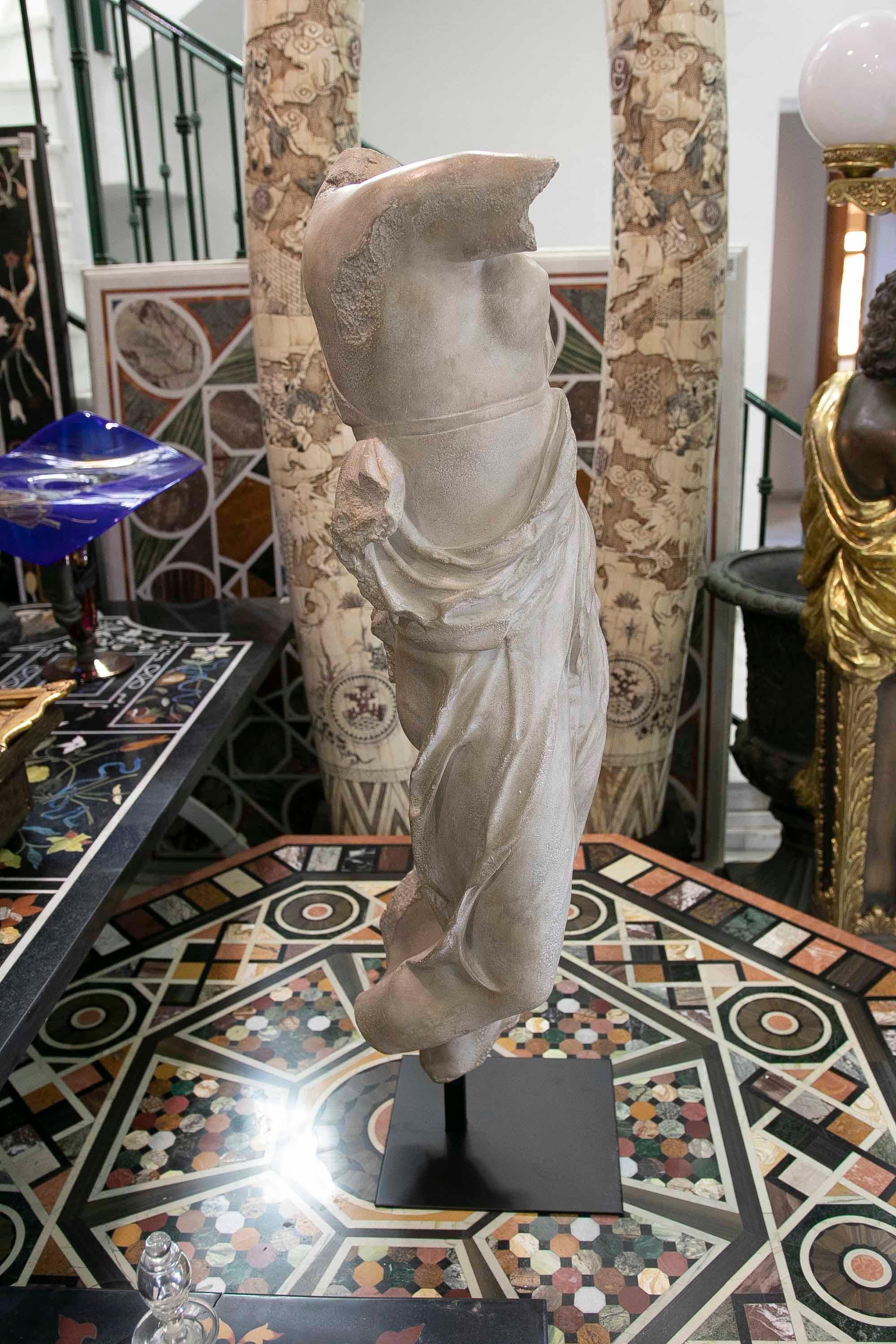 Classical Roman Female Dancing Torso in Resin Imitating Marble on Iron Pedestal In Good Condition In Marbella, ES