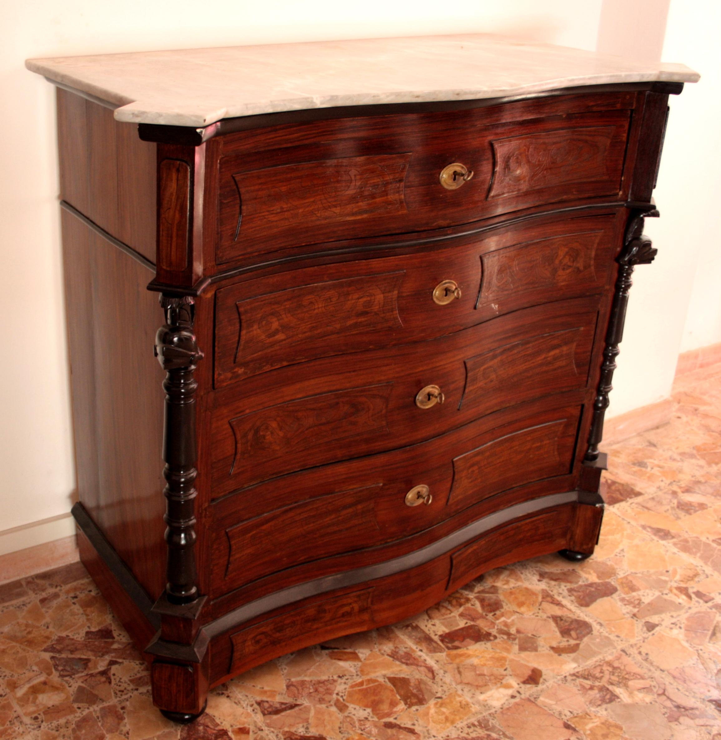 Subject: Chest of drawers

Period: 1870/1880

Style: Late Louis Philippe

Origin: Naples, southern Italy

Description:

Chest of drawers with 4 drawers, made in the Neapolitan area in 1870/1880. First of all, skilful craftsmanship, excellent choice