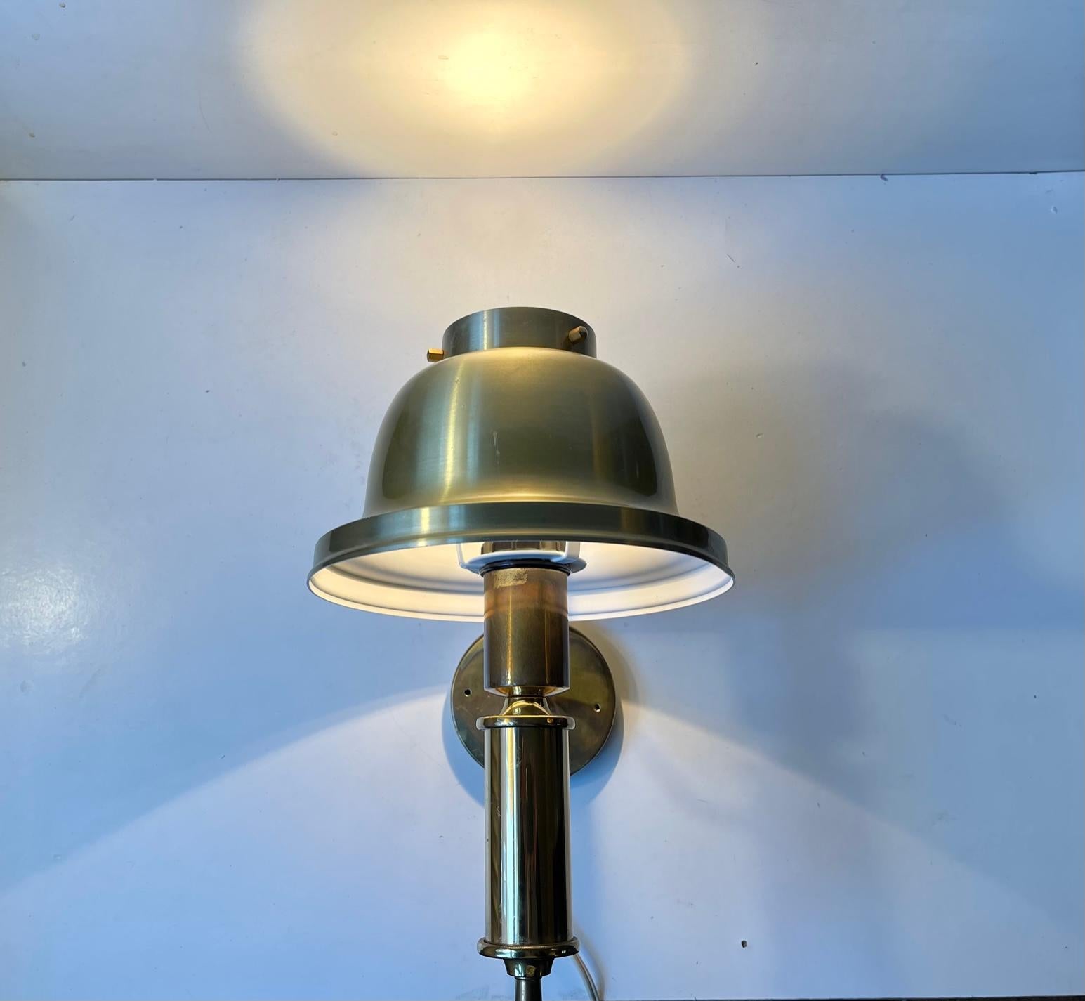 Classical Scandinavian Maritime Brass Wall Sconce from Laoni, 1970s For Sale 1