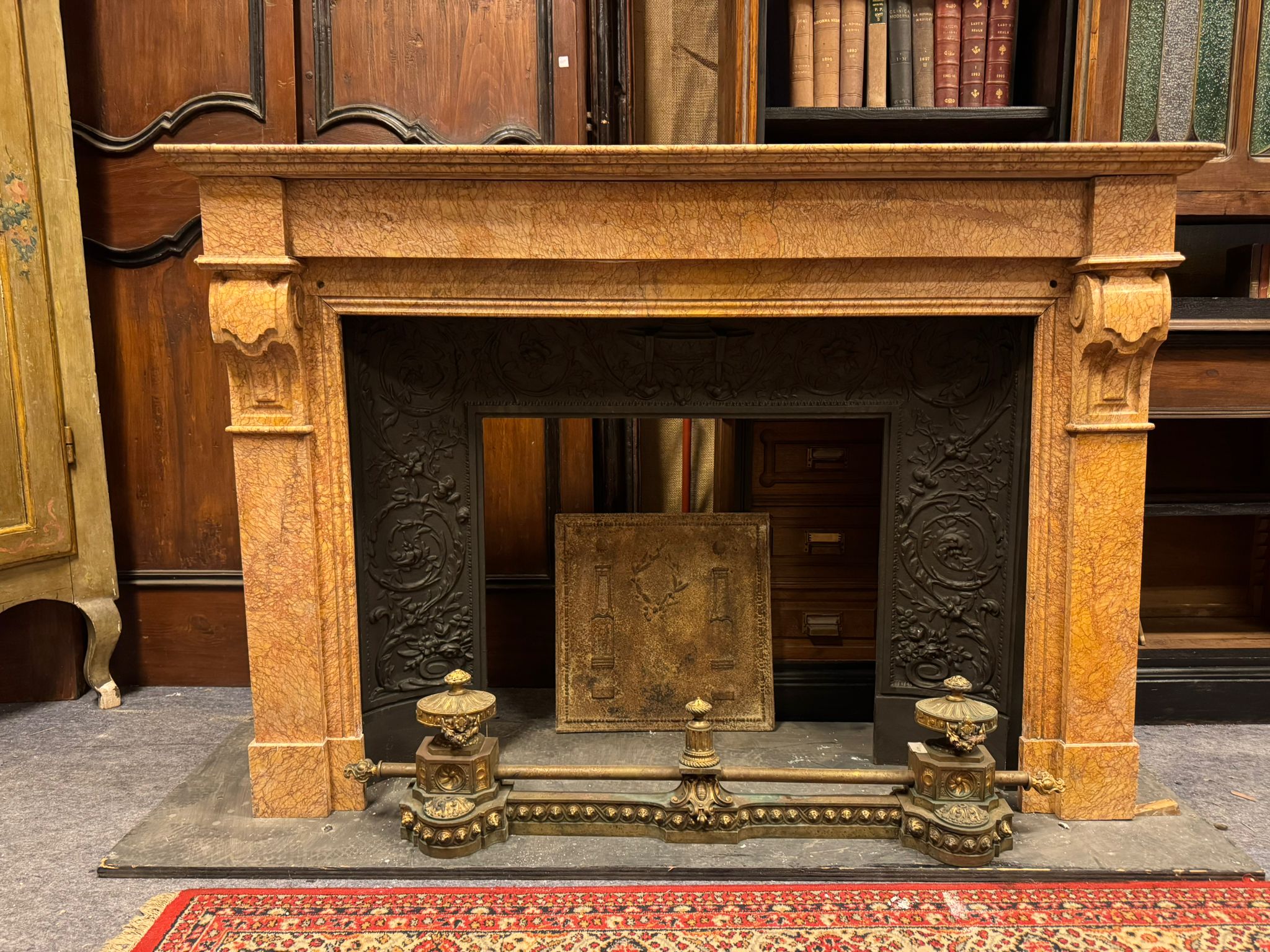Antique fireplace mantel, in a classic style, richly decorated and carved, made of precious materials such as Siena yellow marble.
Elegant fireplace surround with light moldings, original from the 19th century, Siena yellow marble with red to brown