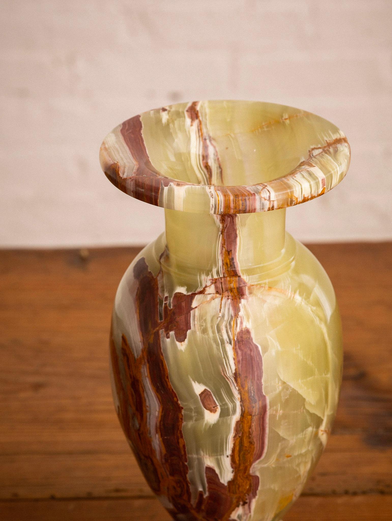Klassische Vase aus massivem Onyx im Zustand „Gut“ in Brooklyn, NY