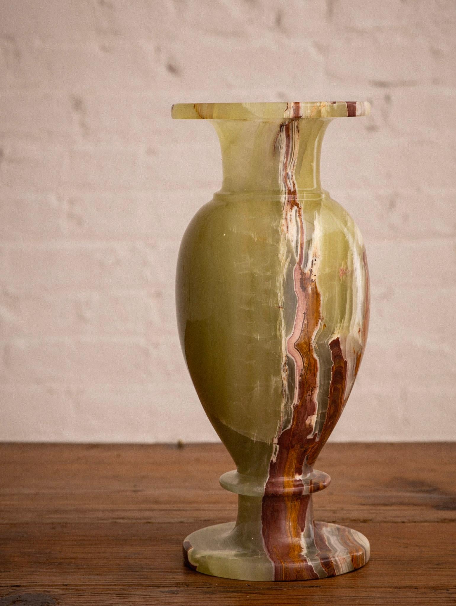 Klassische Vase aus massivem Onyx 2