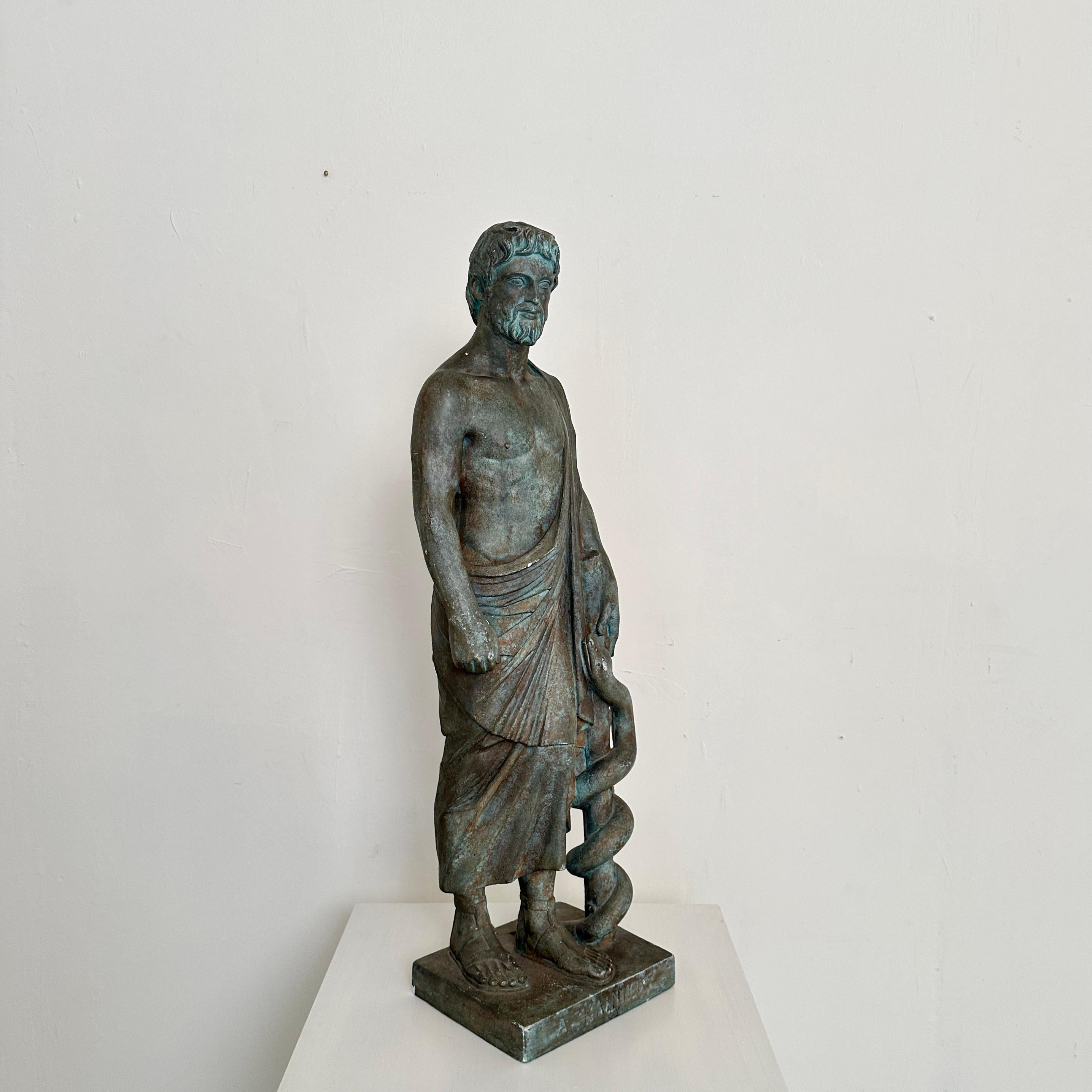 Estatua clásica de Asklepios de yeso patinado, hacia 1960 en venta 7