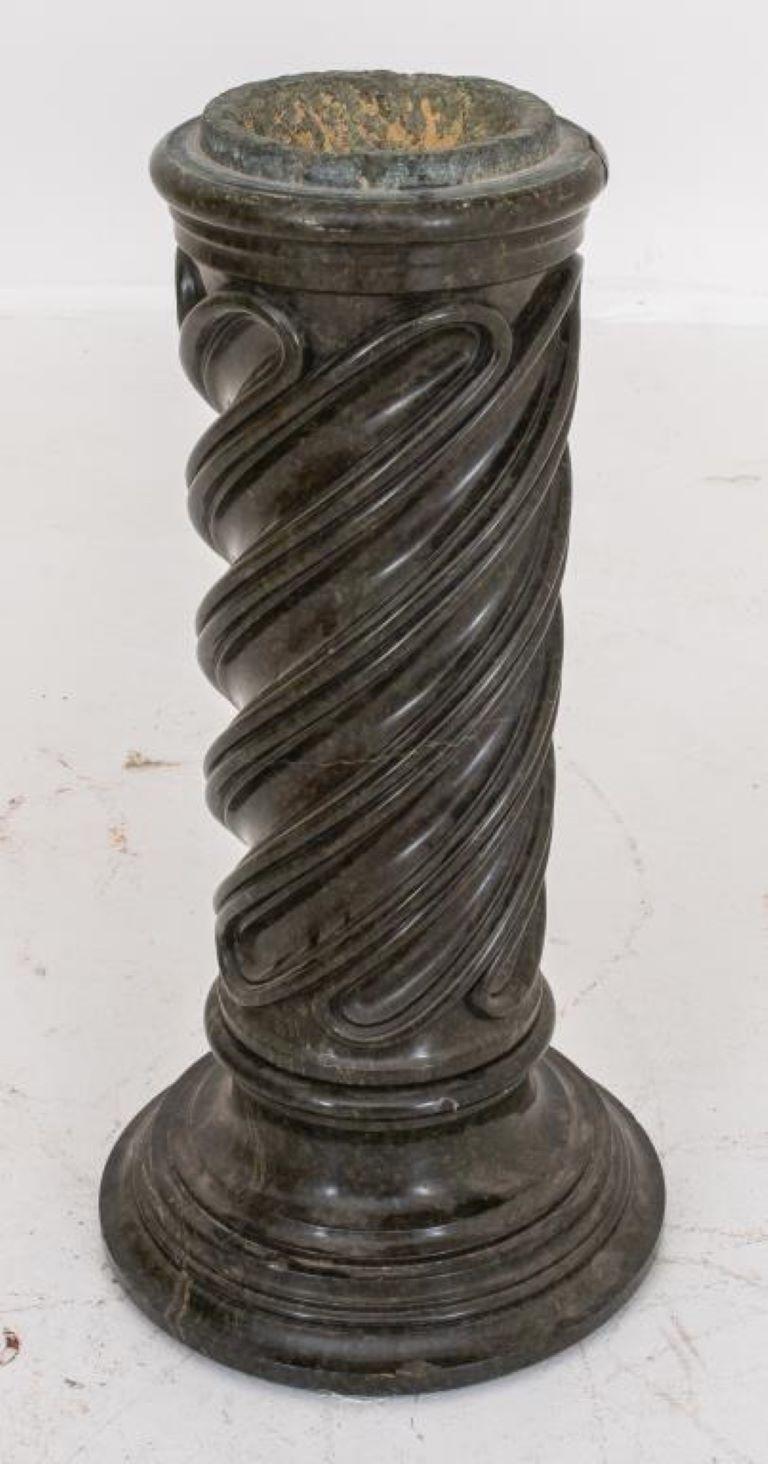 Klassischer Stil geschnitzt schwarzer Marmor Sockel.

Händler: S138XX