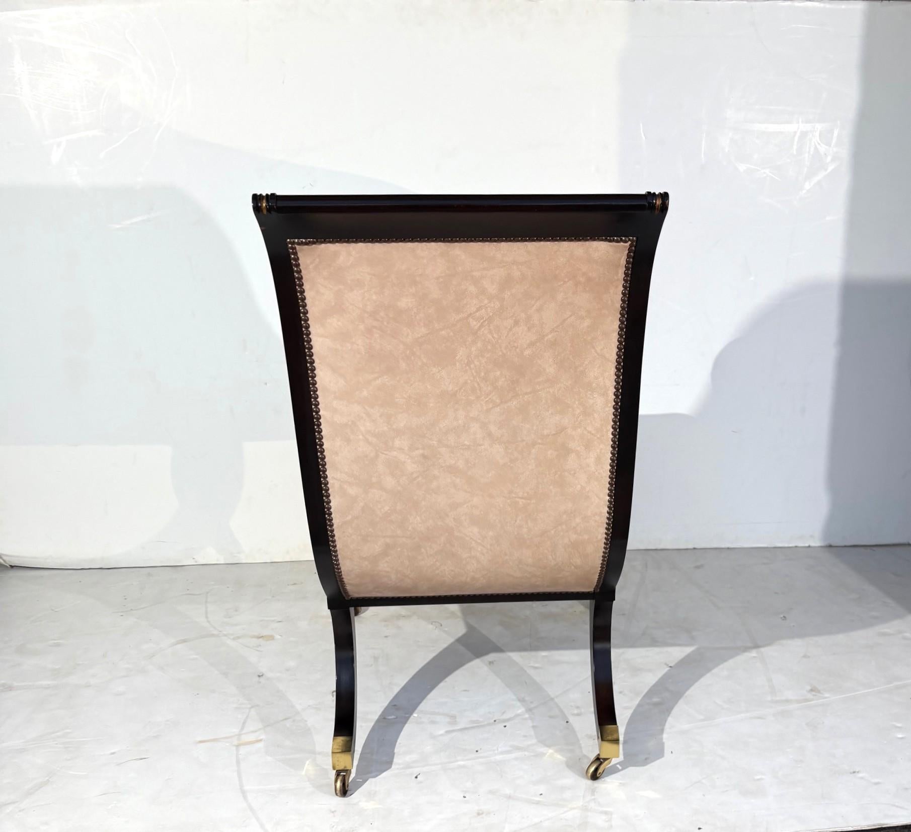 Fauteuils en cuir de style Classic par Baker Ensemble de 2 en vente 2