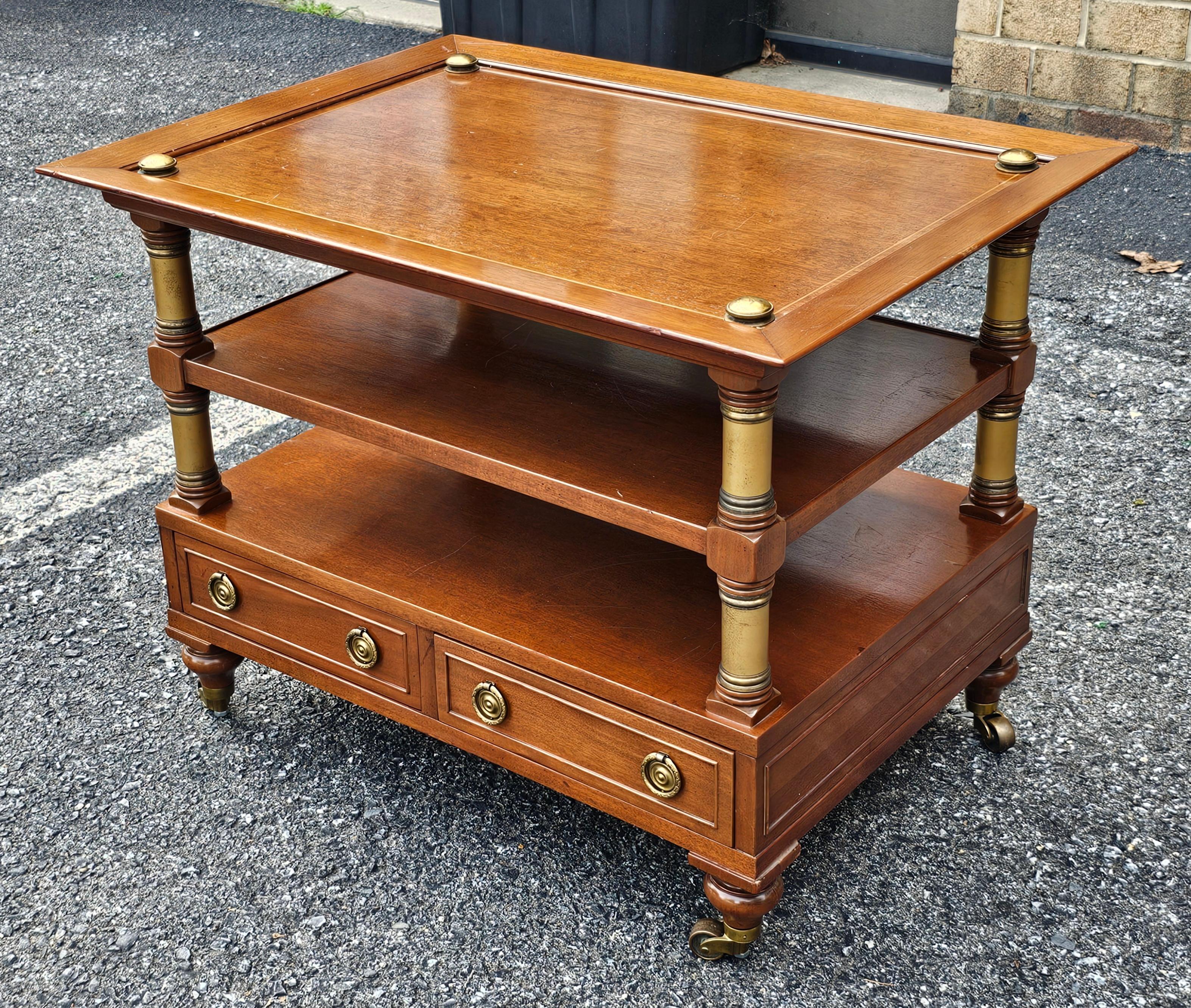 Mesa auxiliar con ruedas de caoba y latón de estilo clásico Desconocido en venta