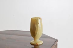 Neoklassizistische Vase aus Onyx im Goblet-Stil, Mitte des 20. Jahrhunderts