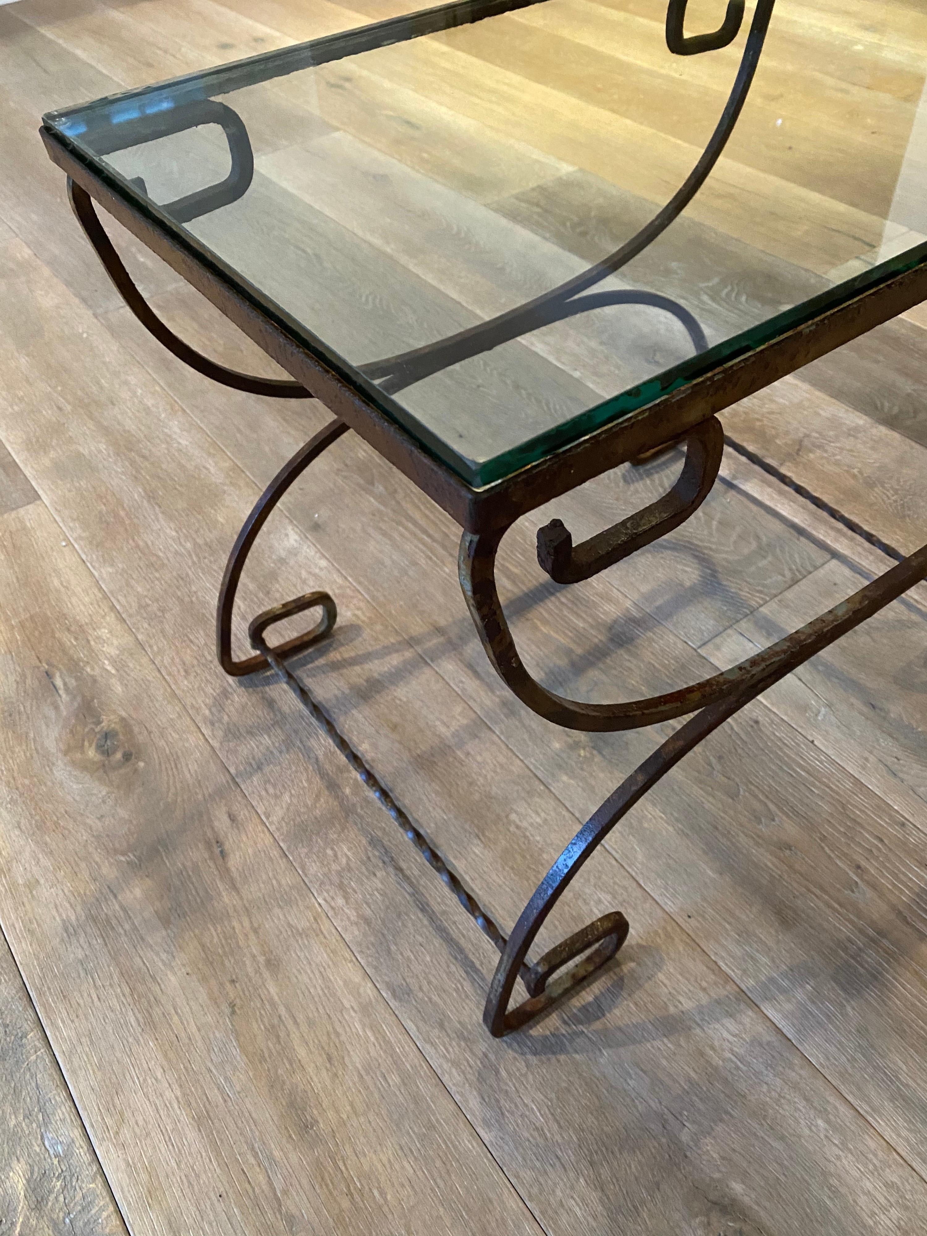 Trempé Table en fer forgé de style classique en vente