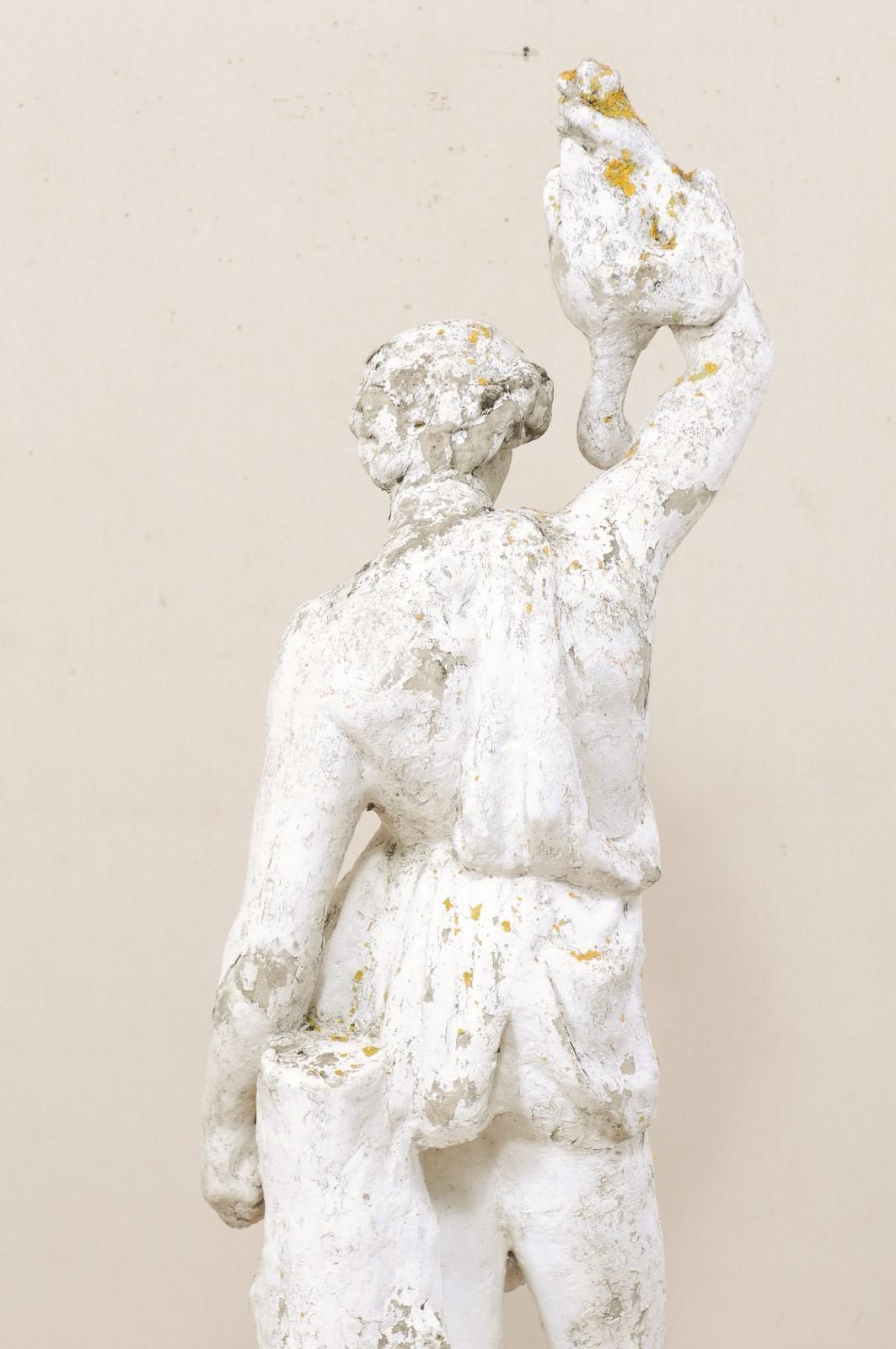 Grande sculpture de jardin classique française représentant un personnage masculin du début du 20e siècle en vente 1