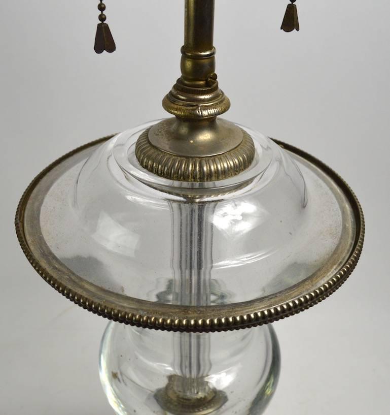 Lampe de bureau classique en verre en forme d'urne d'après Baccarat en vente 1