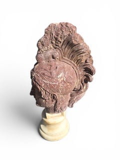 Busto di guerriero classico in marmo rosso portoghese, prima metà del XX secolo
