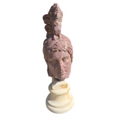 Busto di guerriero classico in marmo rosso portoghese, prima metà del XX secolo
