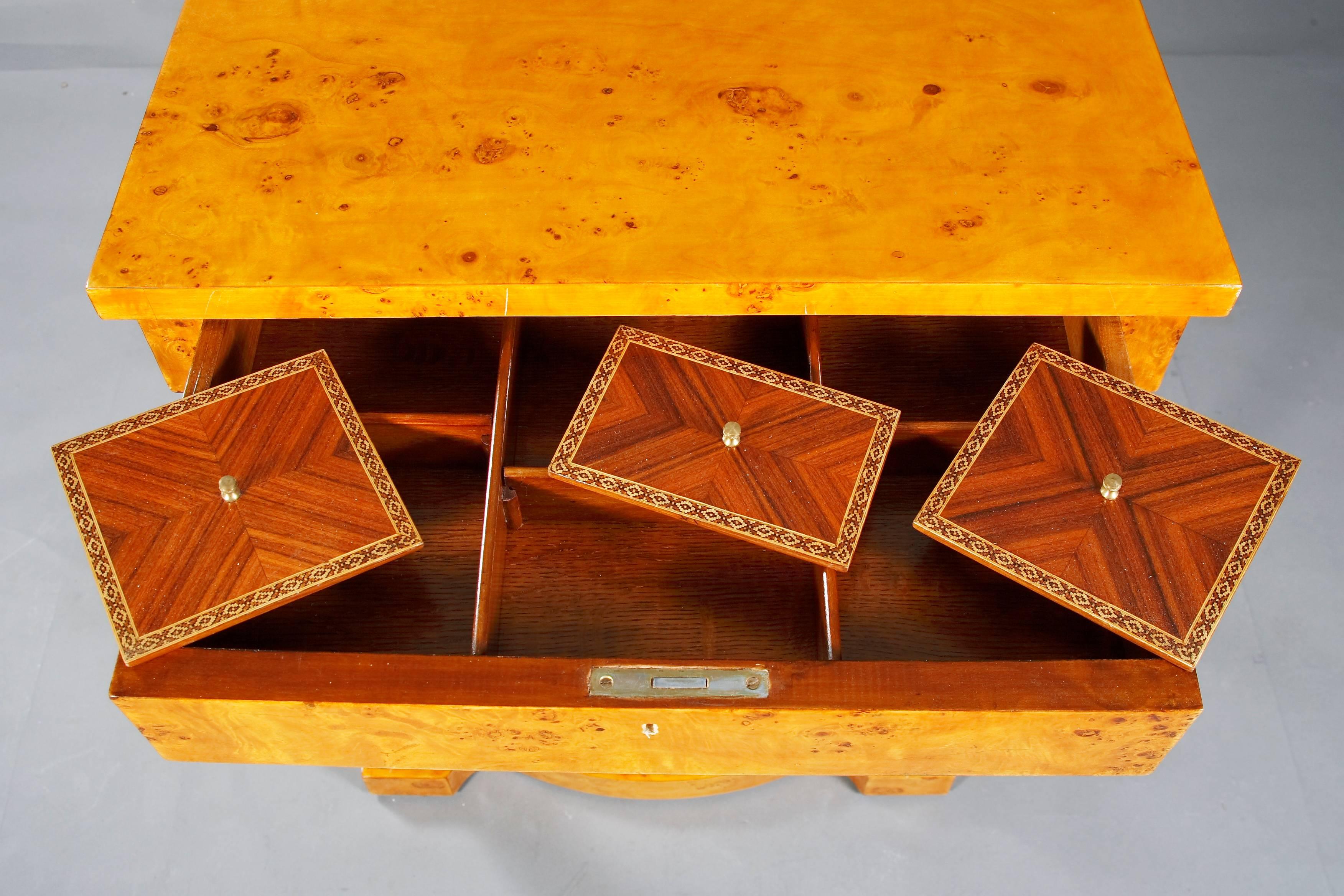 Classical Work Table in antique Vienna Biedermeier Style Birdseye maple veneer In Good Condition In Berlin, DE
