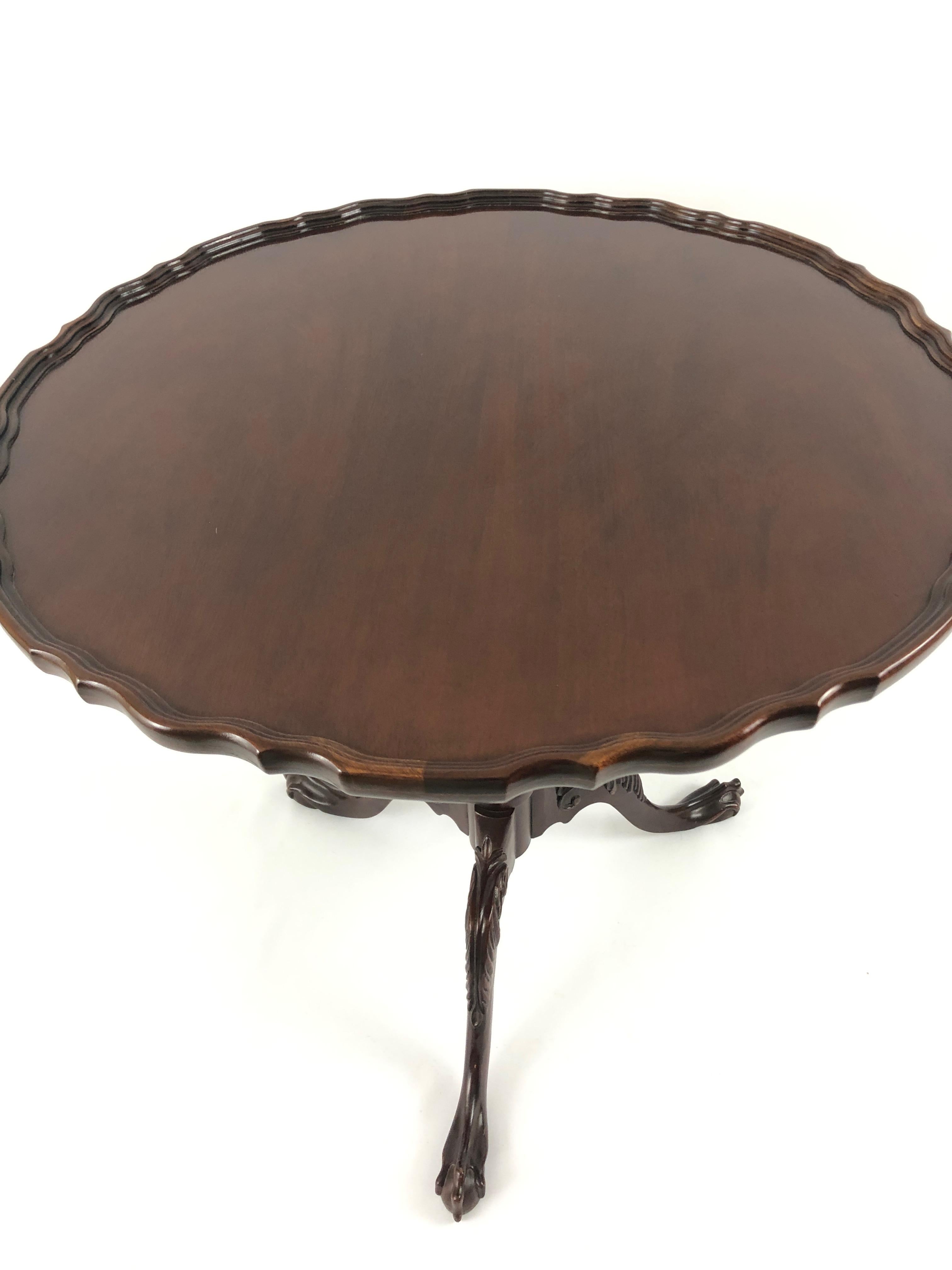Classically Beautiful Tilt-Top Round Mahogany Side Table by Baker In Excellent Condition For Sale In Hopewell, NJ