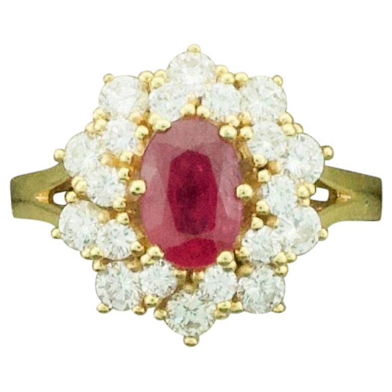 Klassisch gestalteter Rubin- und Diamantring aus 18k Gelbgold