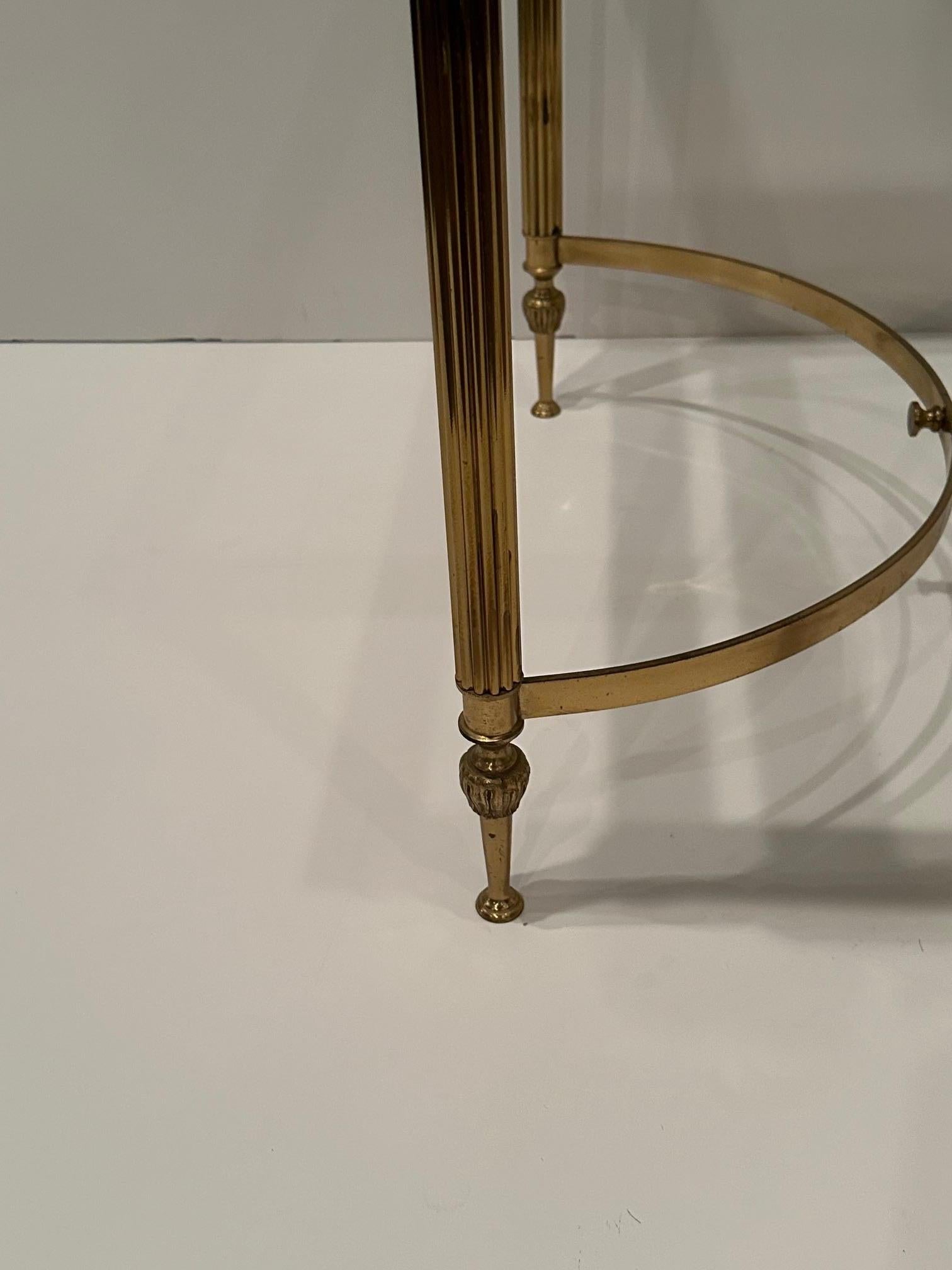 Klassisch eleganter Beistelltisch aus Messing im Maison Jansen-Stil im Angebot 5