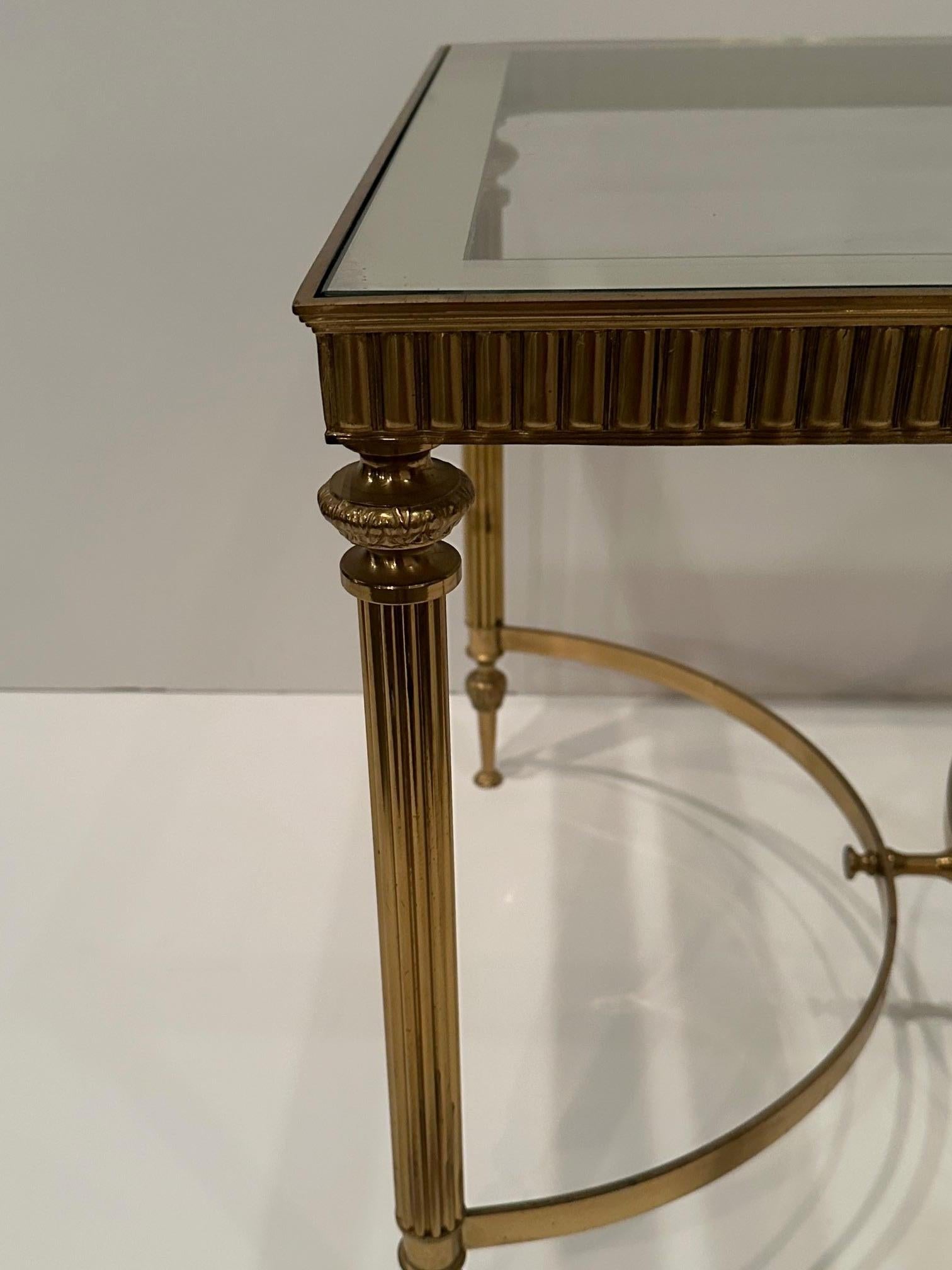 Klassisch eleganter Beistelltisch aus Messing im Maison Jansen-Stil im Angebot 4