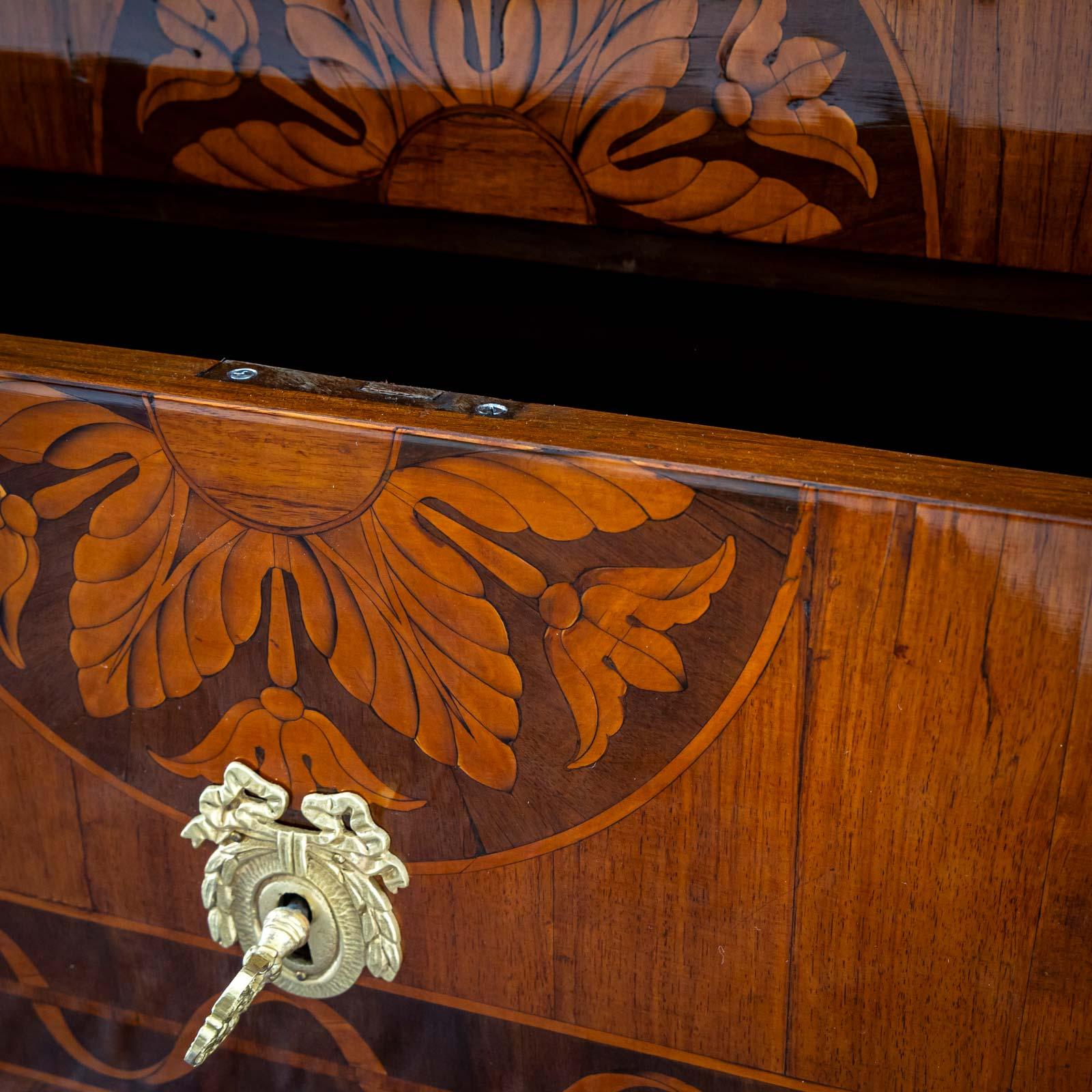 Classicist chest of drawers, Italy, around 1790 For Sale 4