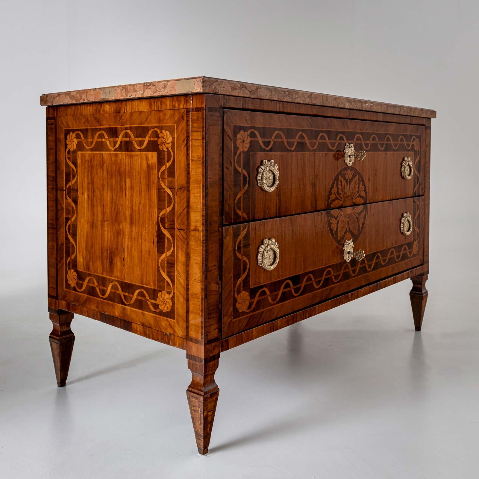 Classicist chest of drawers, Italy, around 1790 In Good Condition For Sale In Greding, DE