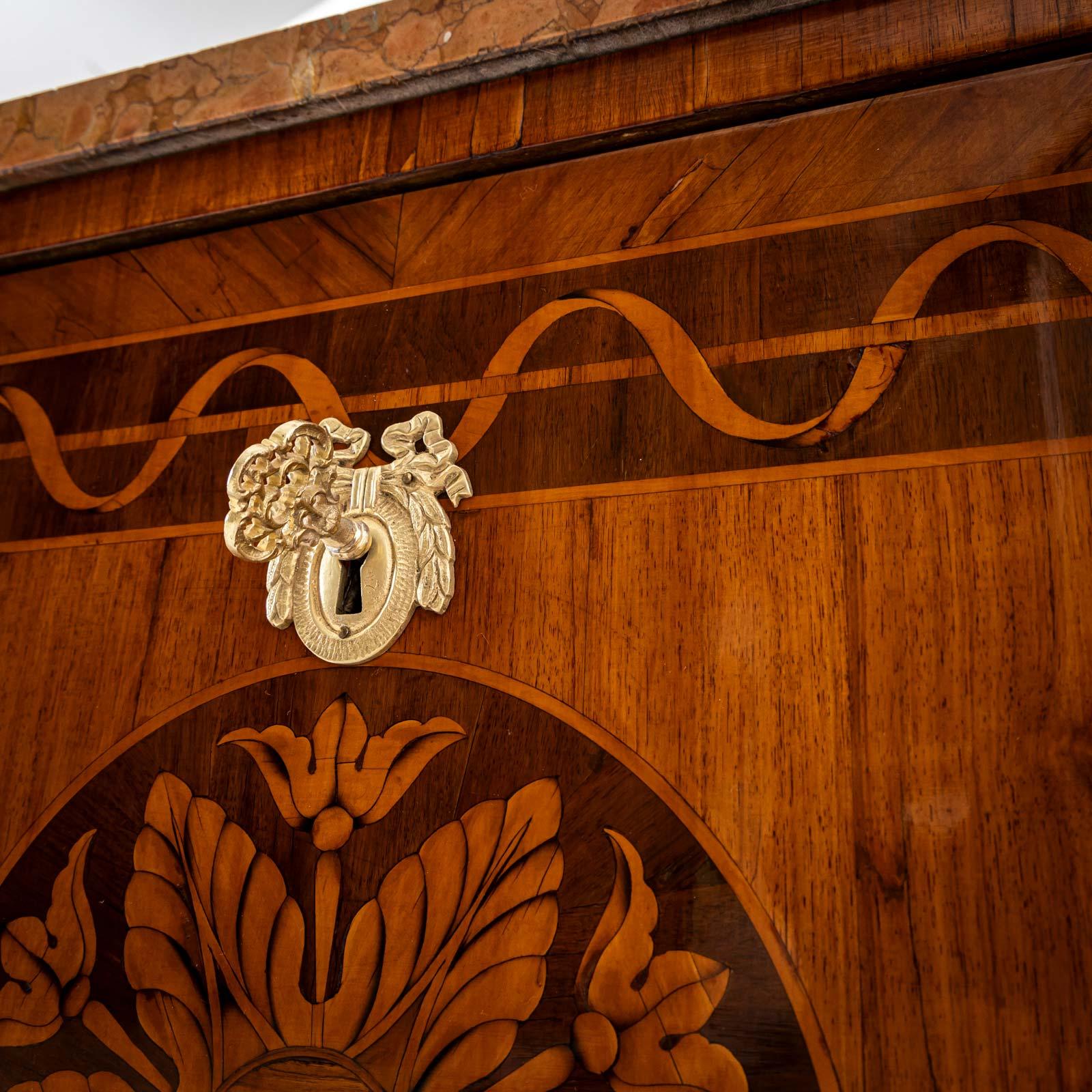 Classicist chest of drawers, Italy, around 1790 For Sale 2