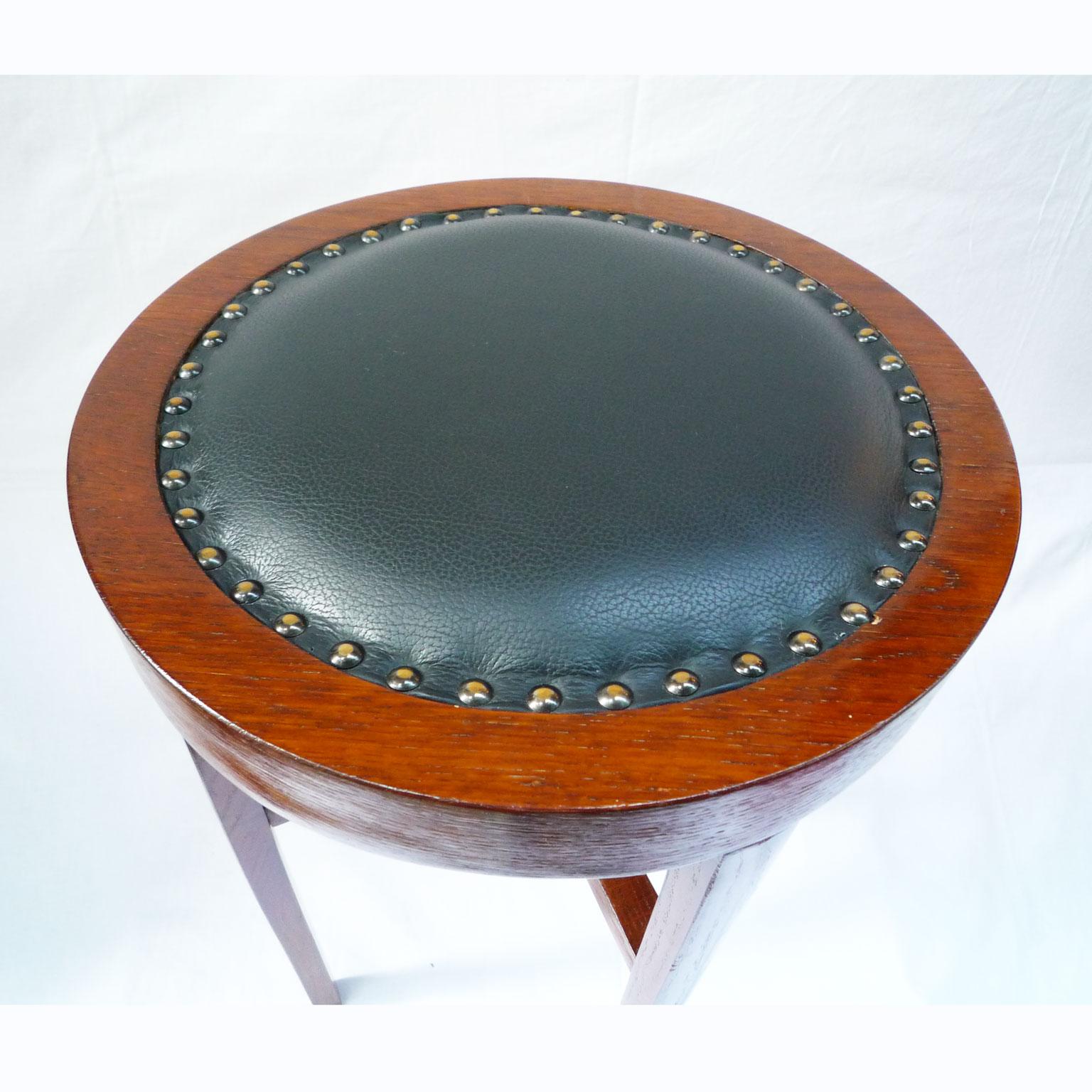 Classicist Stool with Leather Upholstery In Good Condition In Berlin, DE