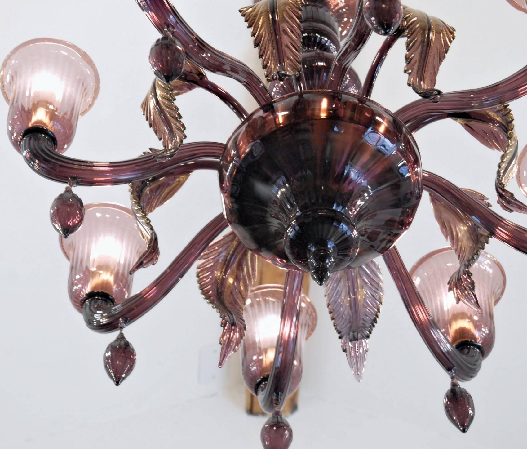 Classico, Murano Chandelier, Amethyst, Eight Arms, Gold Leaf and Rigadin In Good Condition In Tavarnelle val di Pesa, Florence