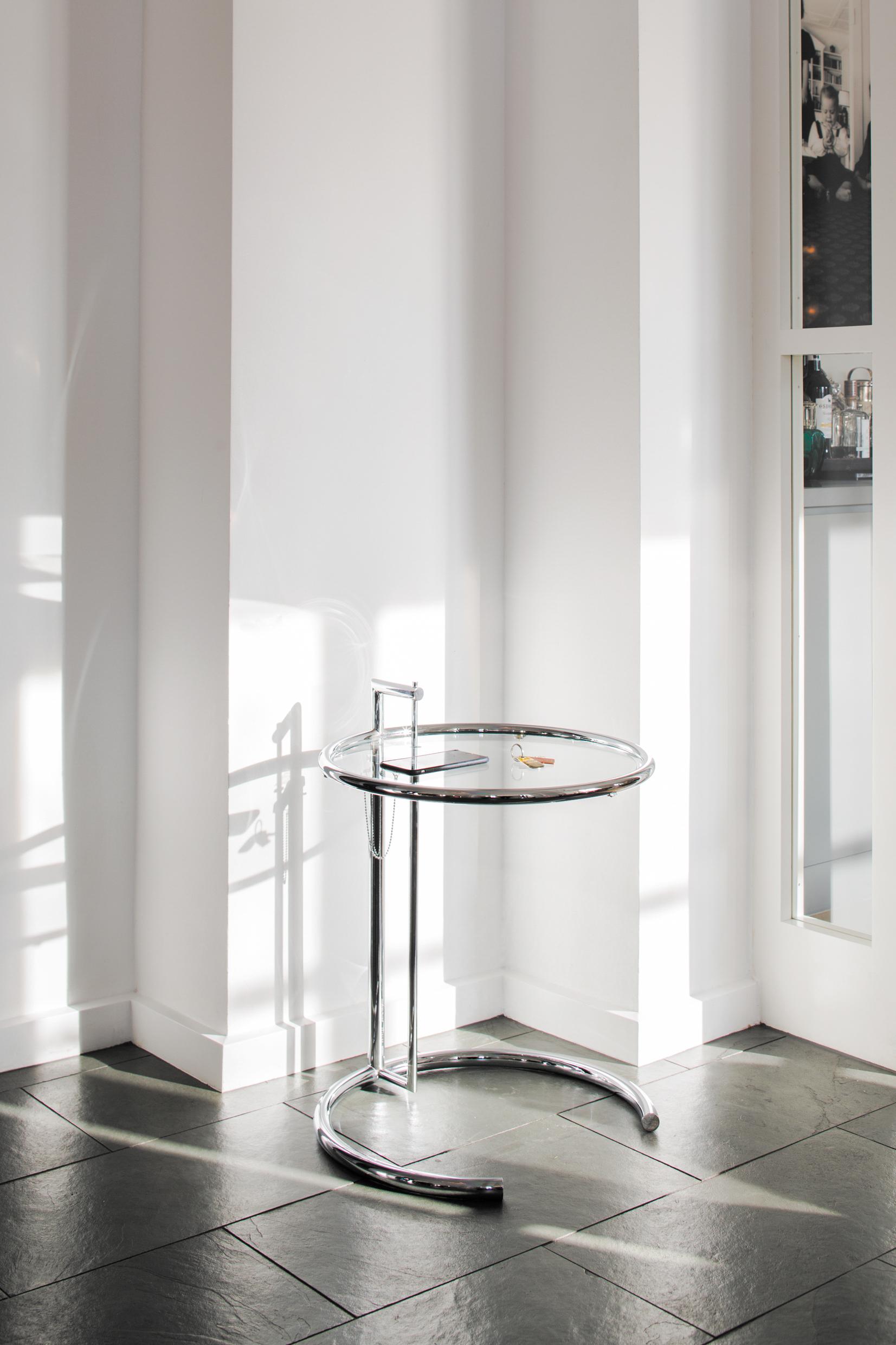 Table réglable ClassiCon E 1027 en chrome et cristal d'Eileen Gray en vente 4