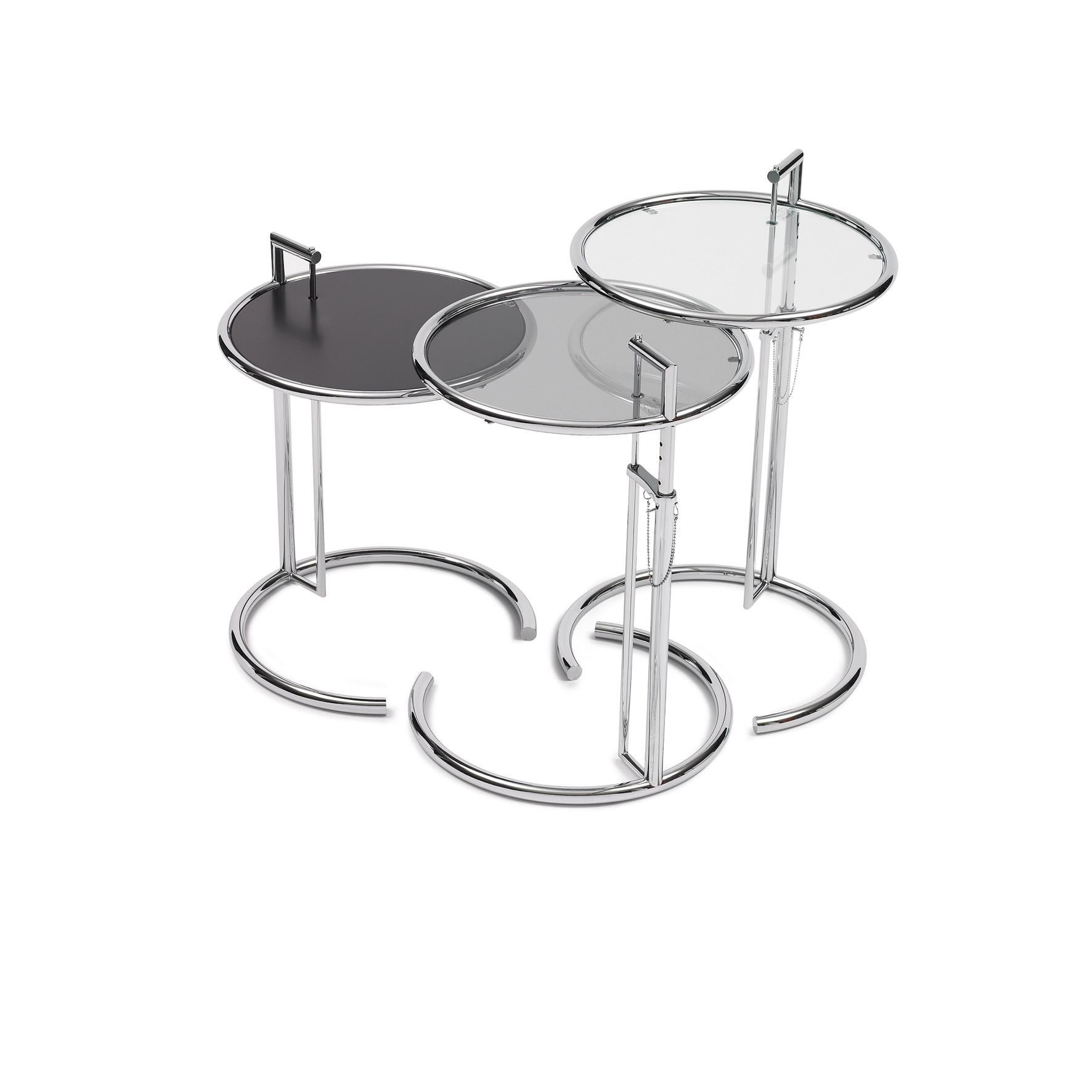 Allemand Table réglable ClassiCon E 1027 en chrome et cristal d'Eileen Gray en vente